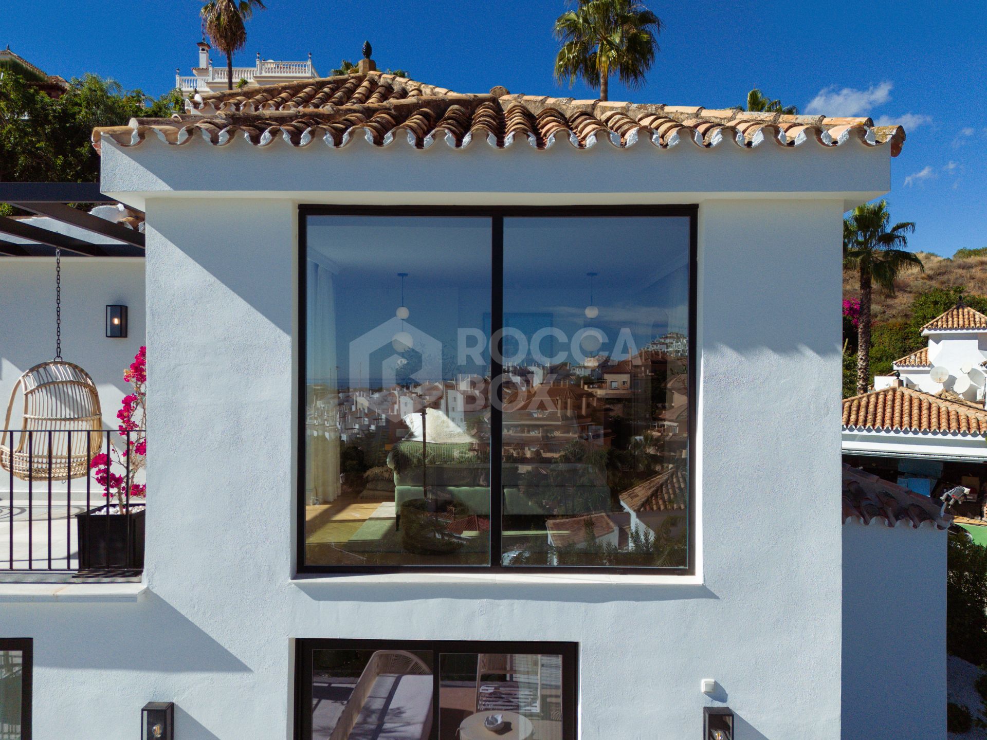 Sophisticated Elegance with Breathtaking Views: Villa in the Prestigious Golf Valley of Nueva Andalucía