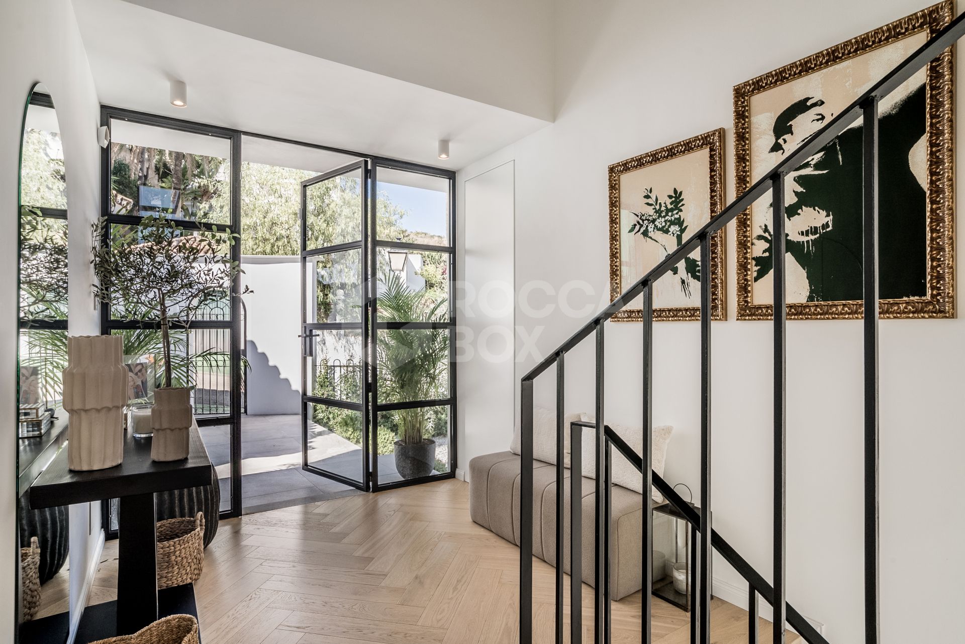 Sophisticated Elegance with Breathtaking Views: Villa in the Prestigious Golf Valley of Nueva Andalucía