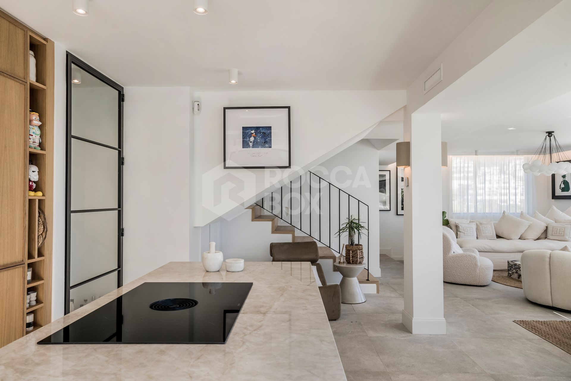 Sophisticated Elegance with Breathtaking Views: Villa in the Prestigious Golf Valley of Nueva Andalucía