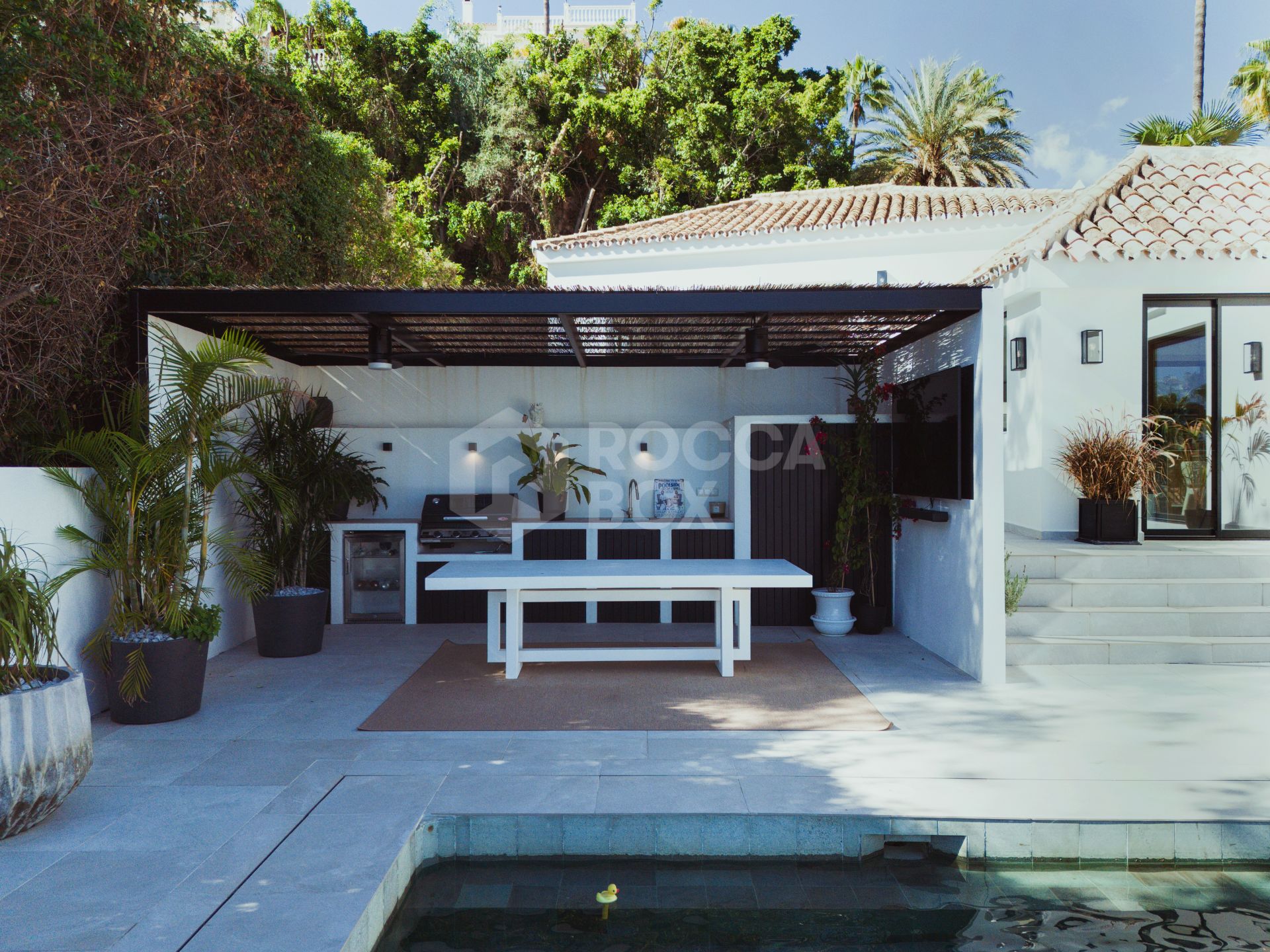 Sophisticated Elegance with Breathtaking Views: Villa in the Prestigious Golf Valley of Nueva Andalucía