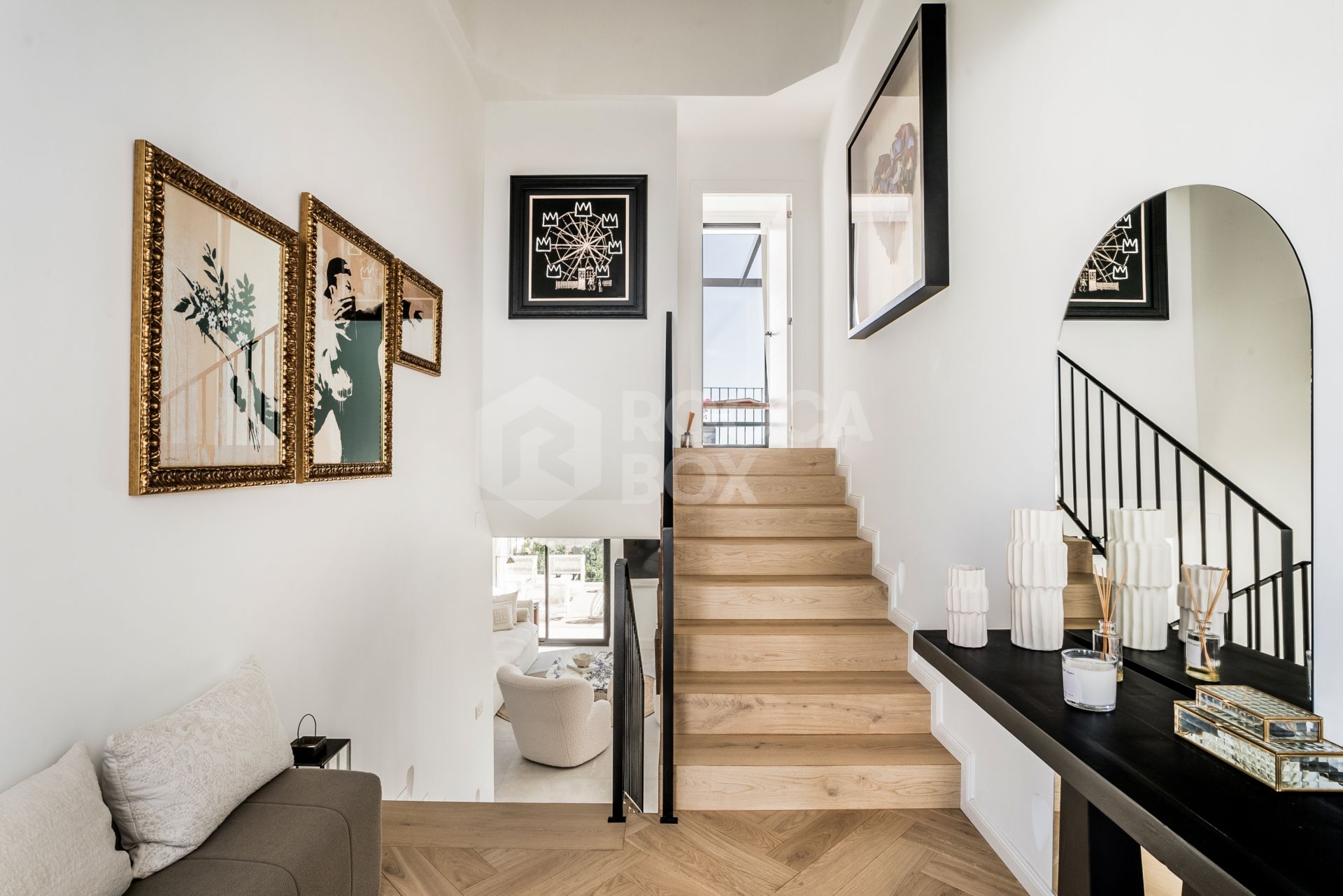 Sophisticated Elegance with Breathtaking Views: Villa in the Prestigious Golf Valley of Nueva Andalucía