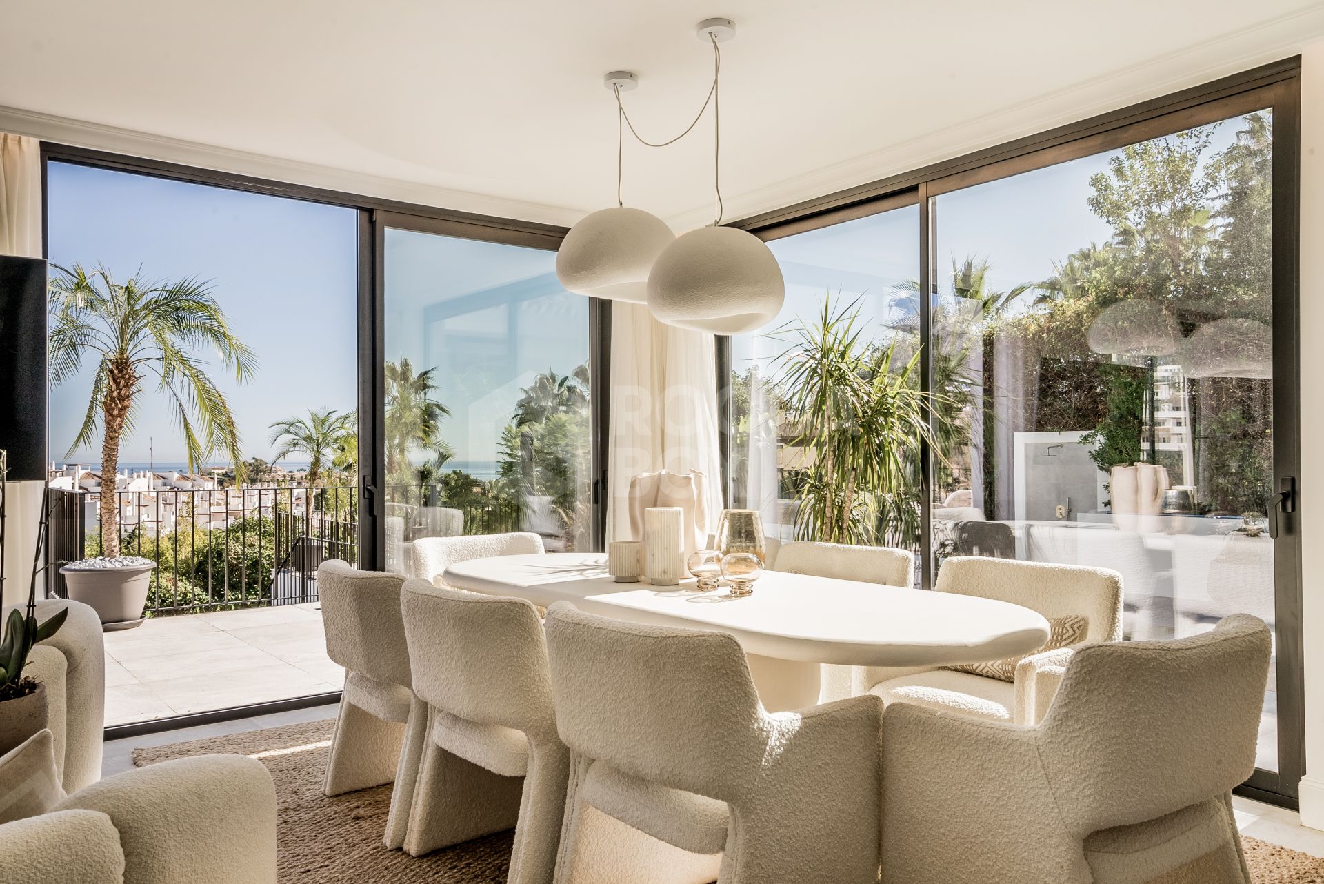Sophisticated Elegance with Breathtaking Views: Villa in the Prestigious Golf Valley of Nueva Andalucía