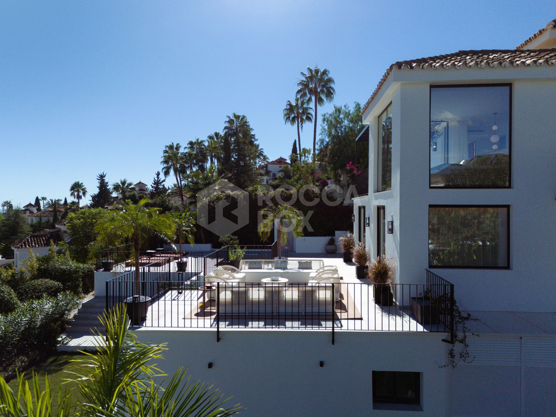 Sophisticated Elegance with Breathtaking Views: Villa in the Prestigious Golf Valley of Nueva Andalucía