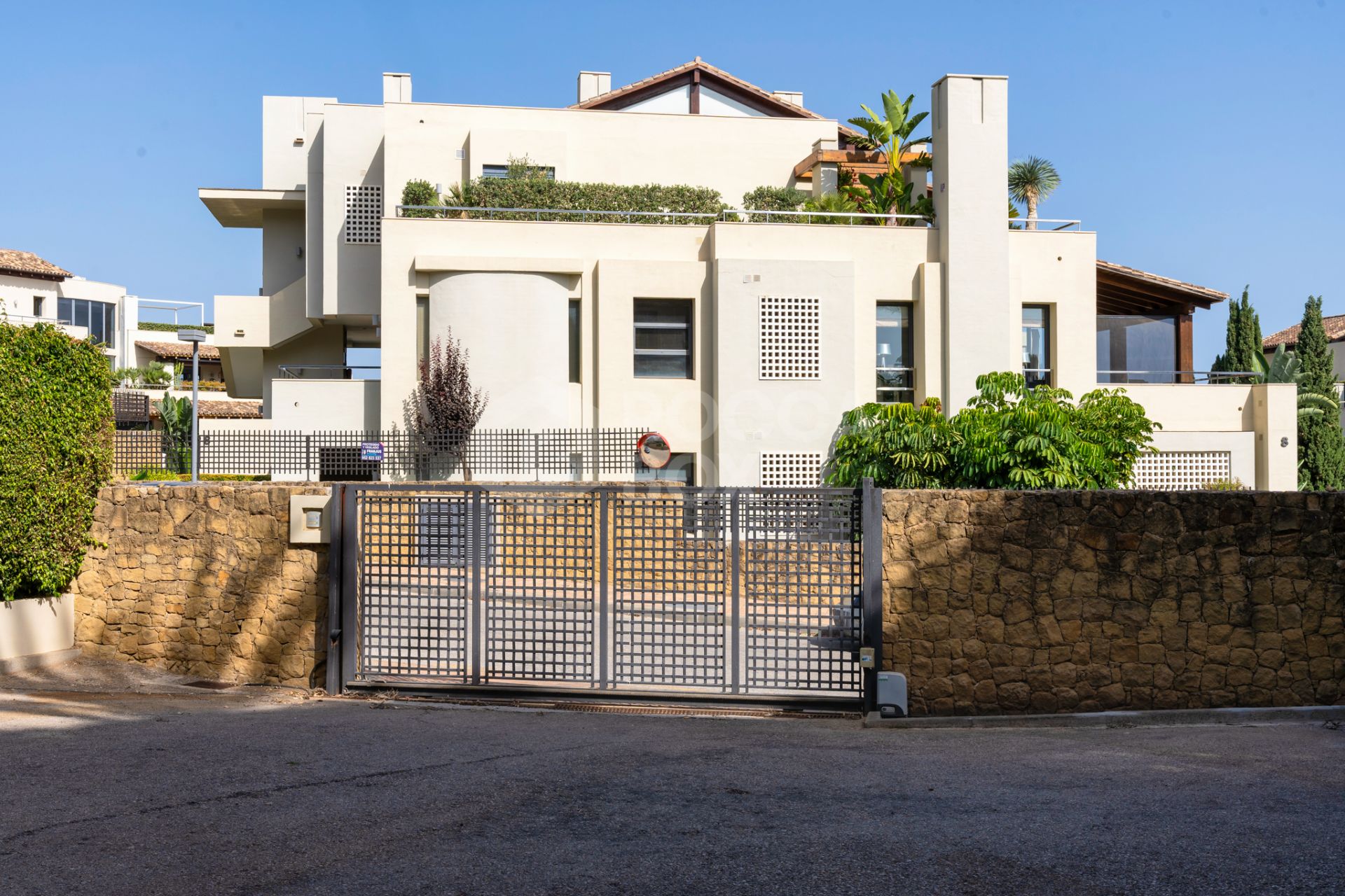 Seaside Elegance on the Golden Mile: 3-Bedroom Apartment with Expansive Terrace and Stunning Views