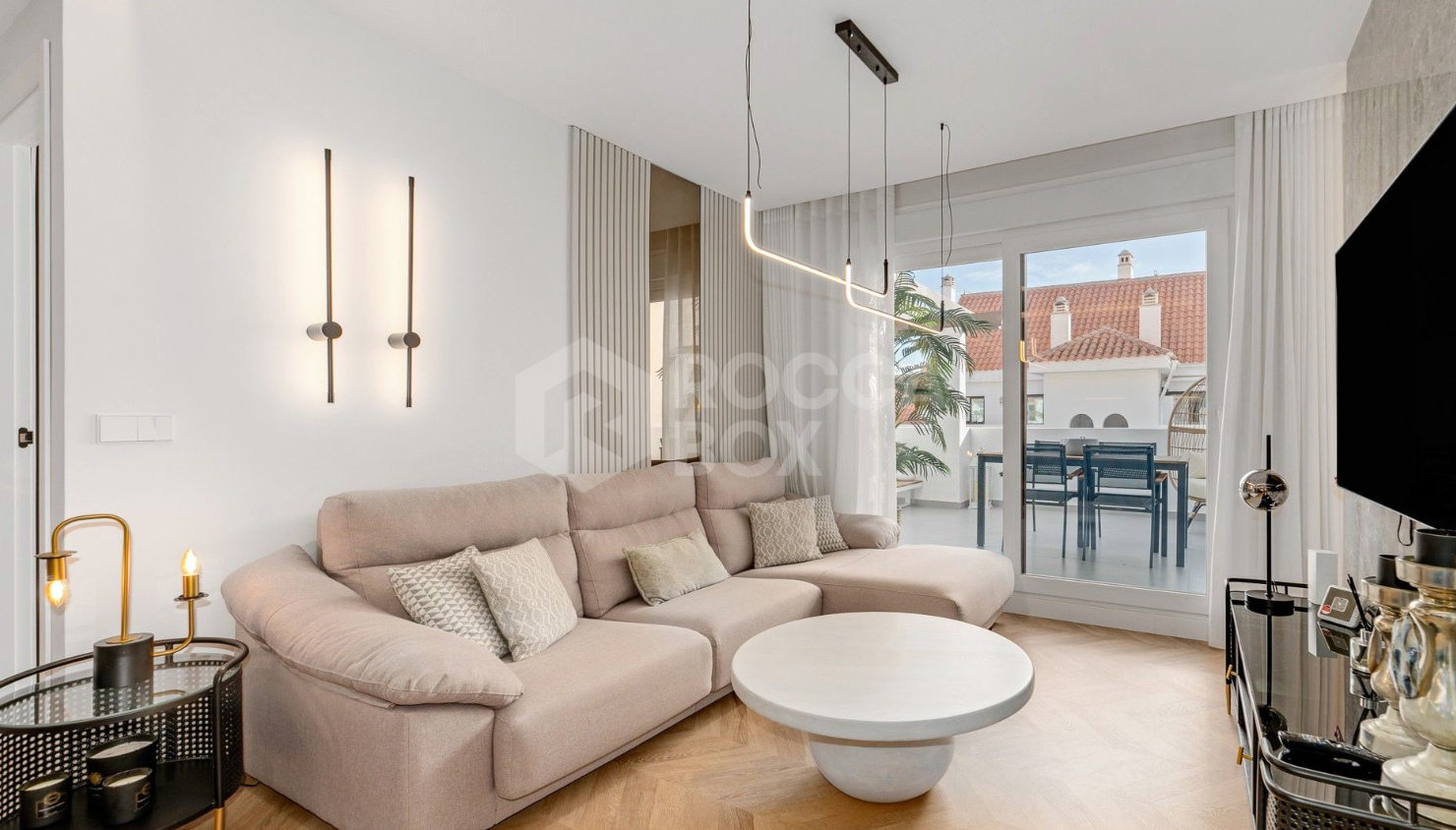 Modern Elegance in La Maestranza, Nueva Andalucía: Newly Renovated 3-Bedroom Apartment with High Rental Potential