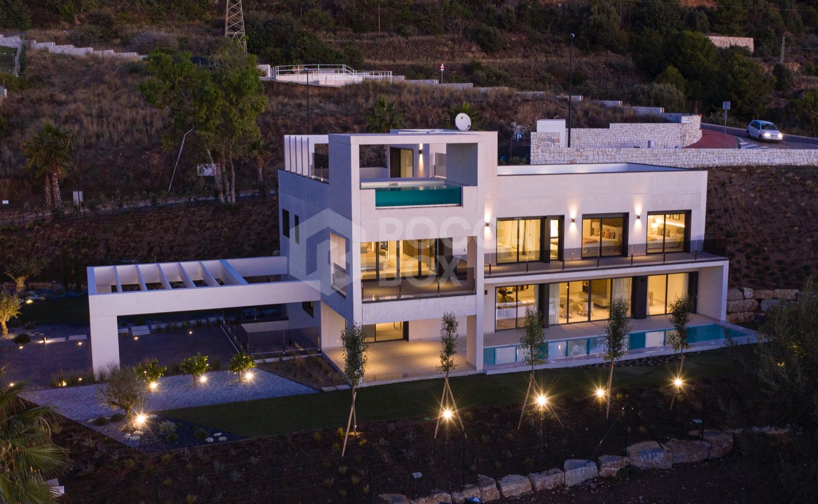 Modern Marvel in Benalmádena: A Contemporary Villa with Sea Views, Plunge Pool, and Unparalleled Elegance