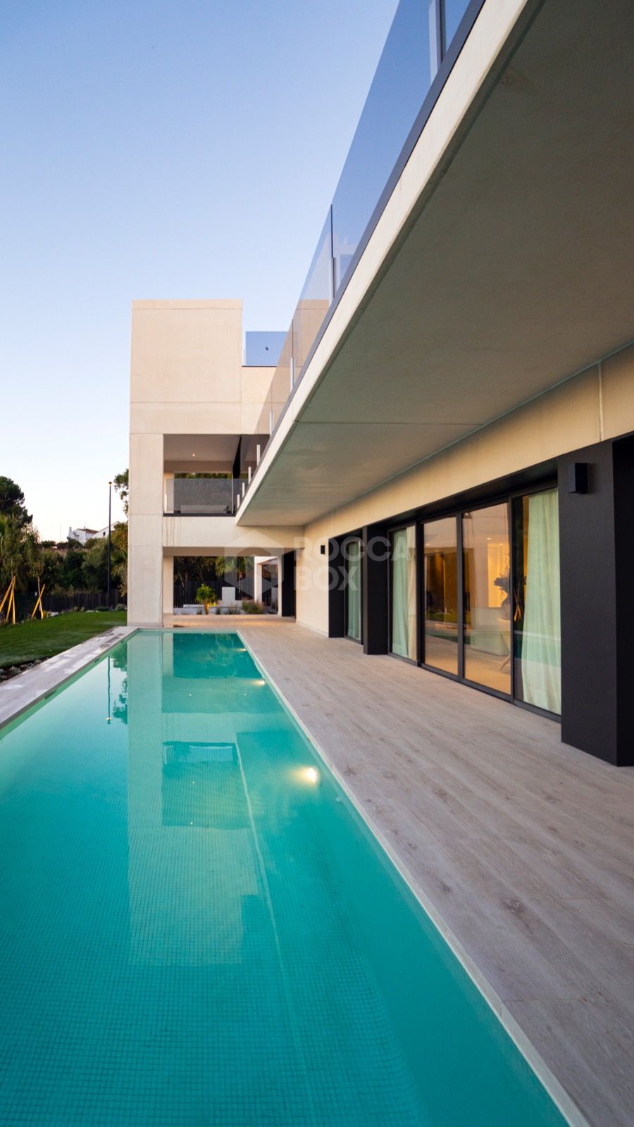 Modern Marvel in Benalmádena: A Contemporary Villa with Sea Views, Plunge Pool, and Unparalleled Elegance