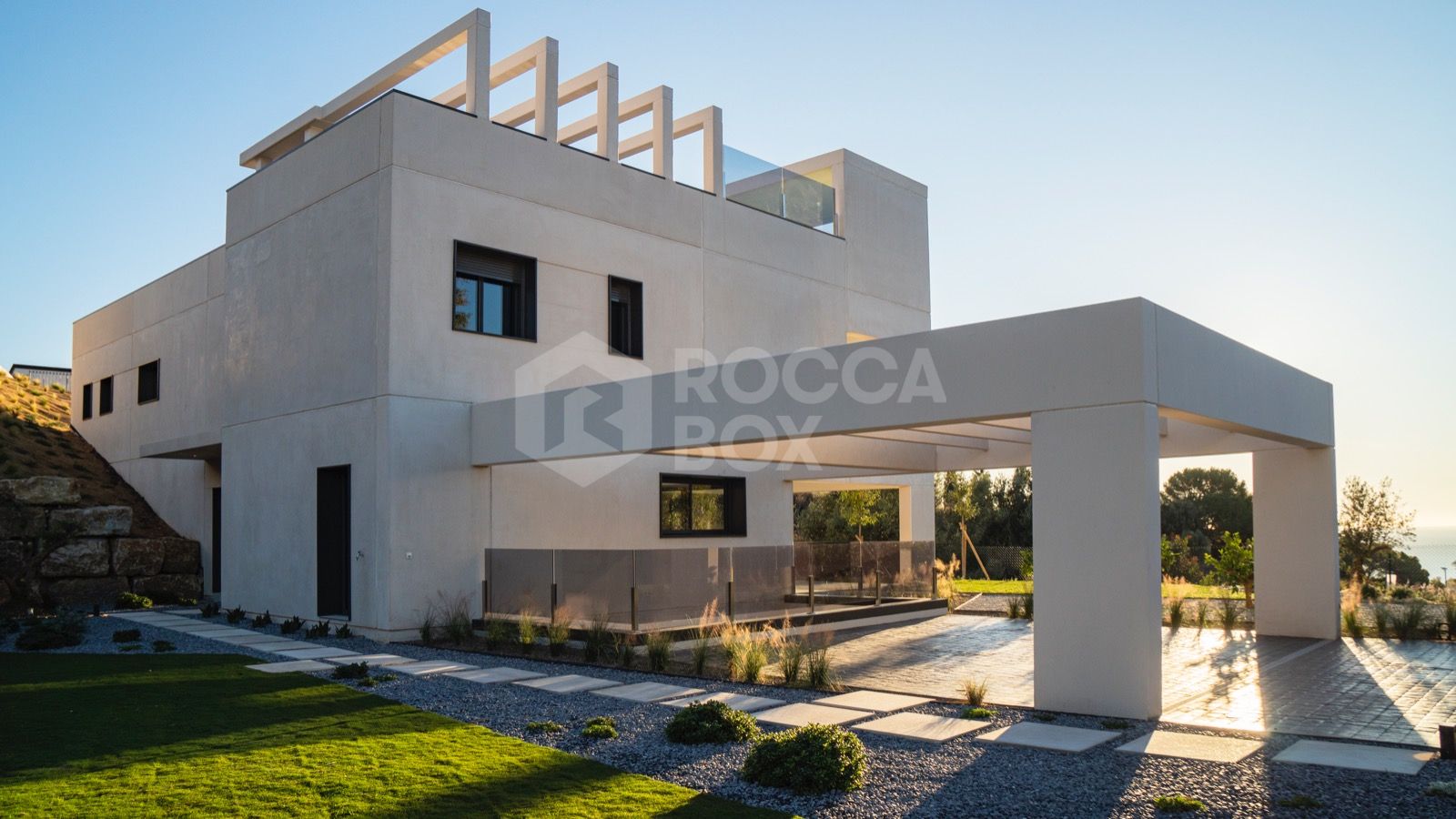 Modern Marvel in Benalmádena: A Contemporary Villa with Sea Views, Plunge Pool, and Unparalleled Elegance