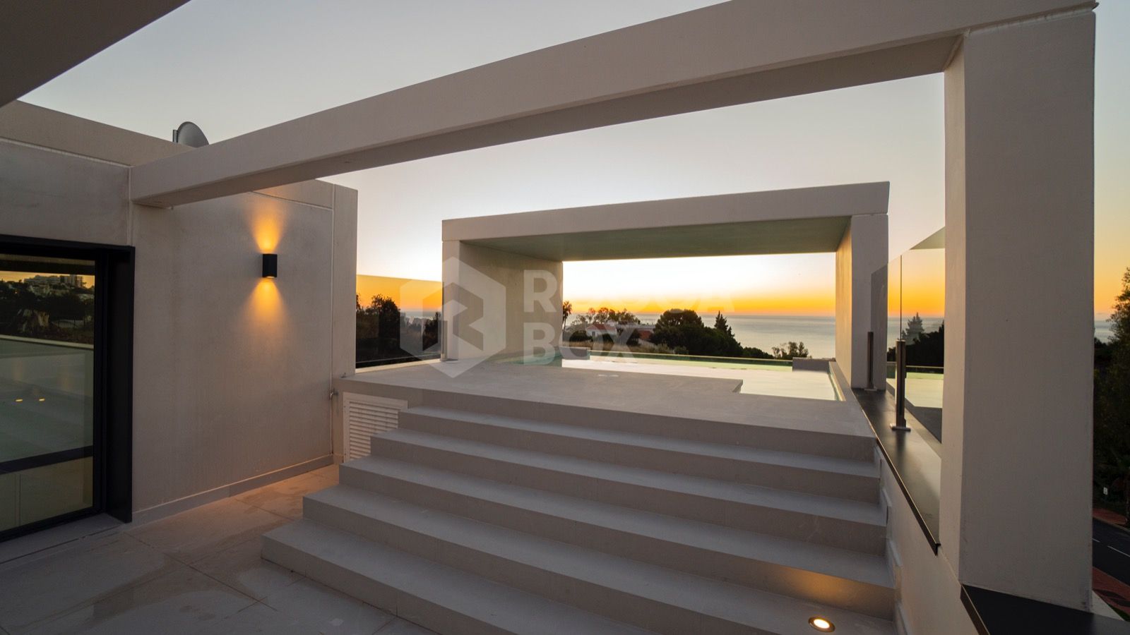 Modern Marvel in Benalmádena: A Contemporary Villa with Sea Views, Plunge Pool, and Unparalleled Elegance