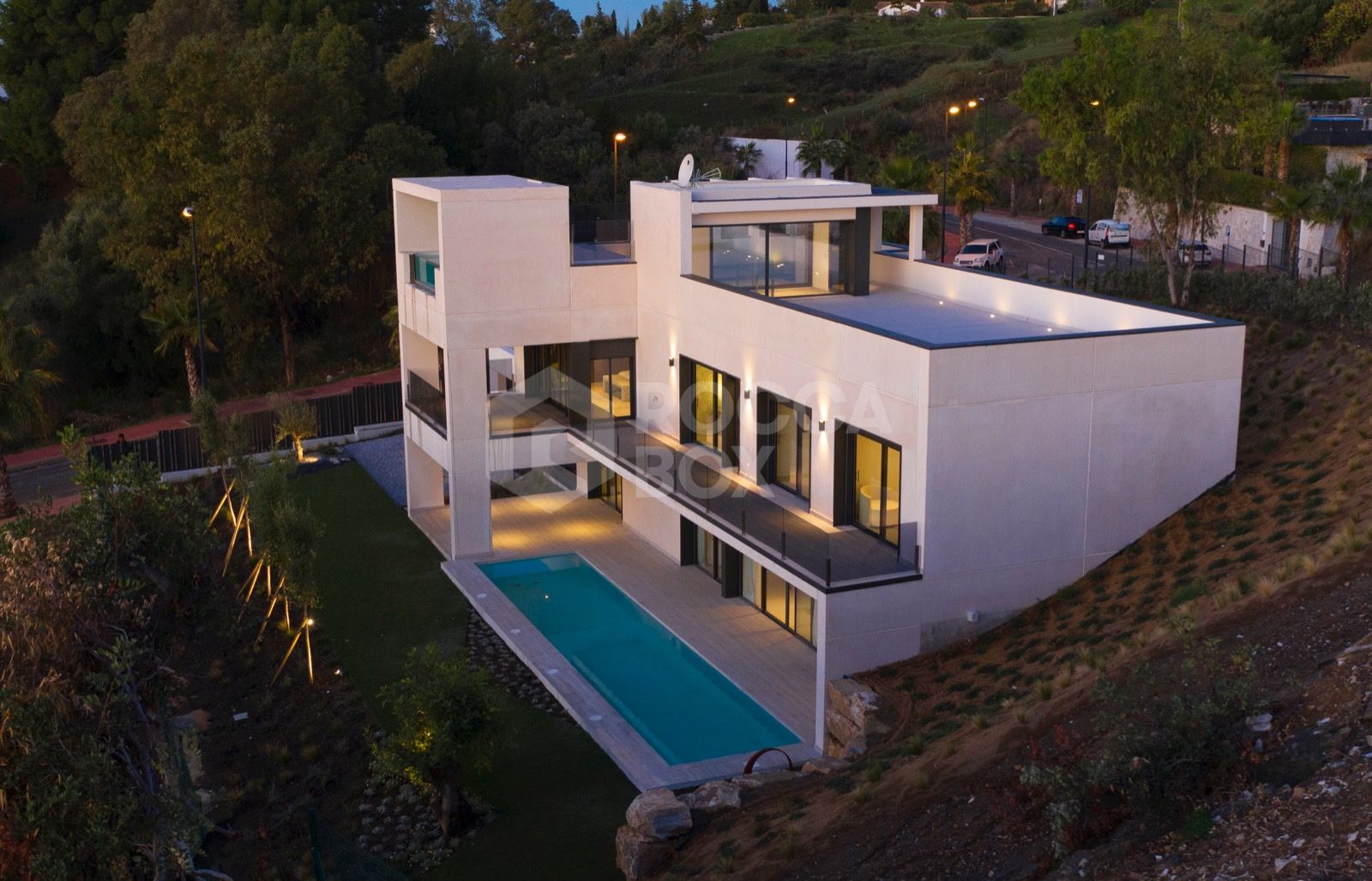 Modern Marvel in Benalmádena: A Contemporary Villa with Sea Views, Plunge Pool, and Unparalleled Elegance