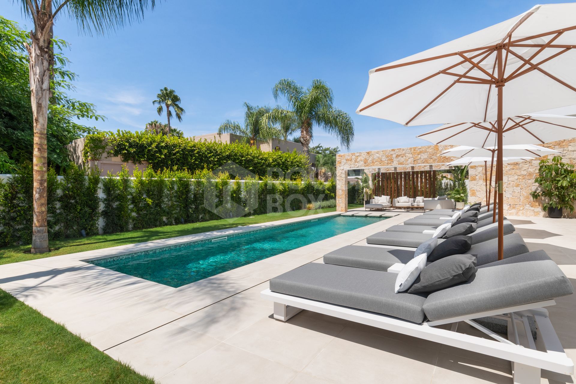 Golden Elegance: Luxurious Villa on the Marbella Golden Mile