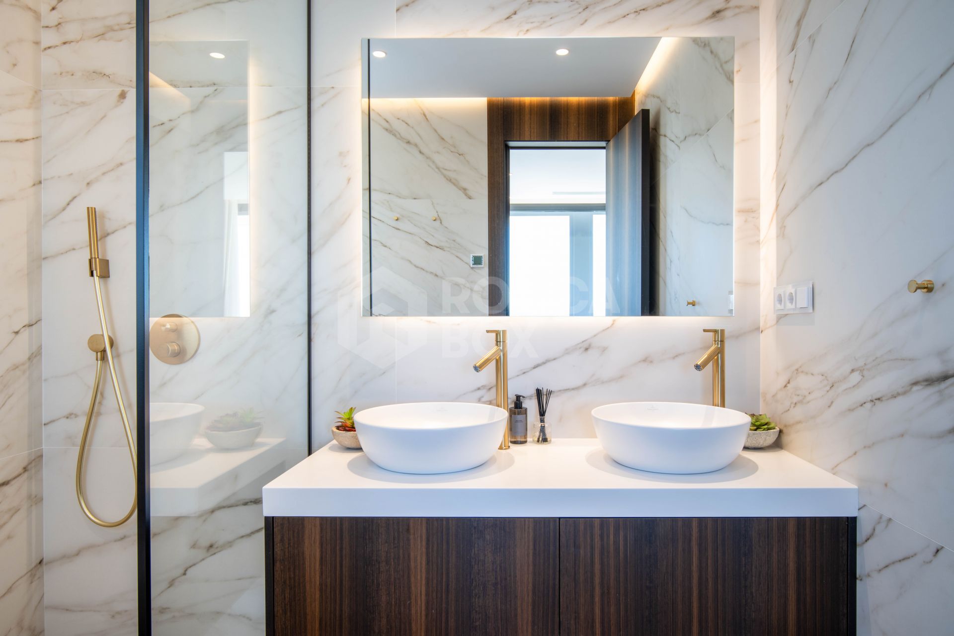 A Super Modern Marvel with Sweeping Panoramic Views in Nueva Andalucía