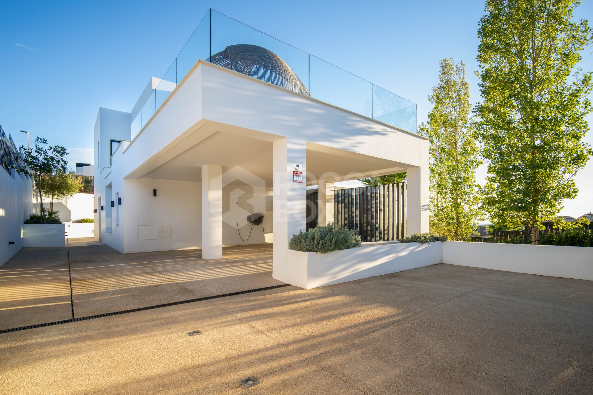 A Super Modern Marvel with Sweeping Panoramic Views in Nueva Andalucía