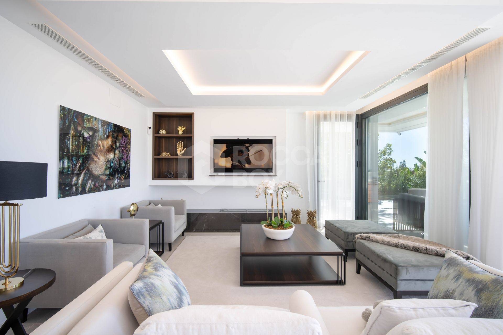 A Super Modern Marvel with Sweeping Panoramic Views in Nueva Andalucía