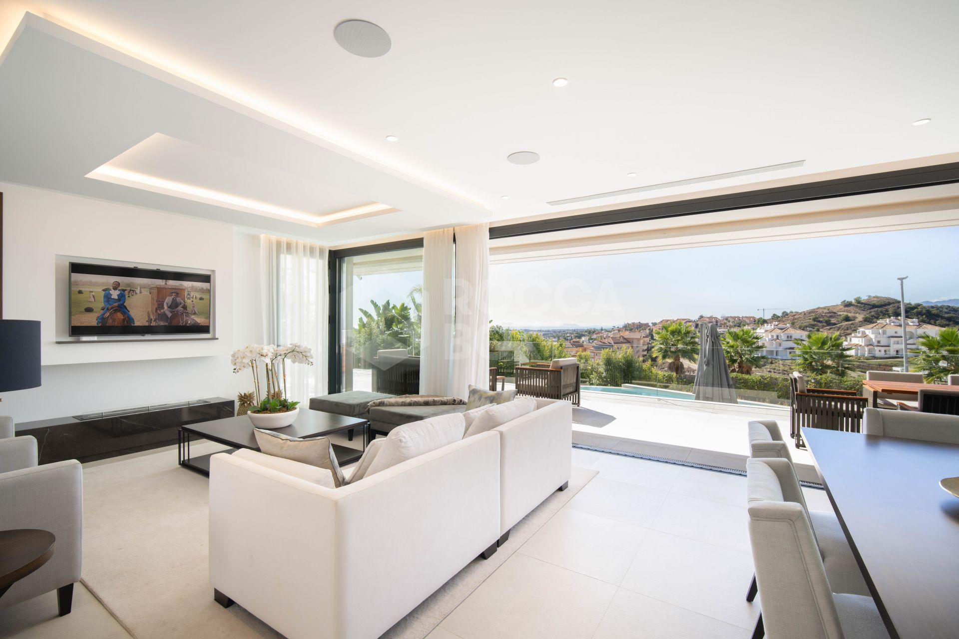 A Super Modern Marvel with Sweeping Panoramic Views in Nueva Andalucía