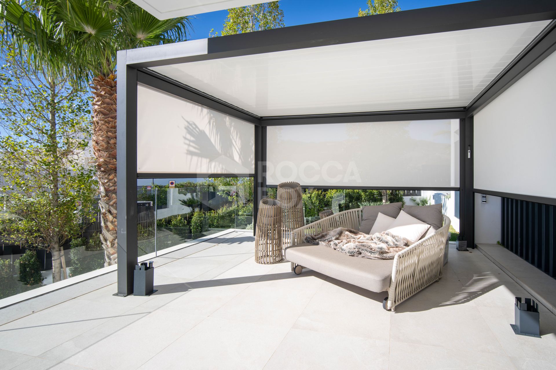 A Super Modern Marvel with Sweeping Panoramic Views in Nueva Andalucía
