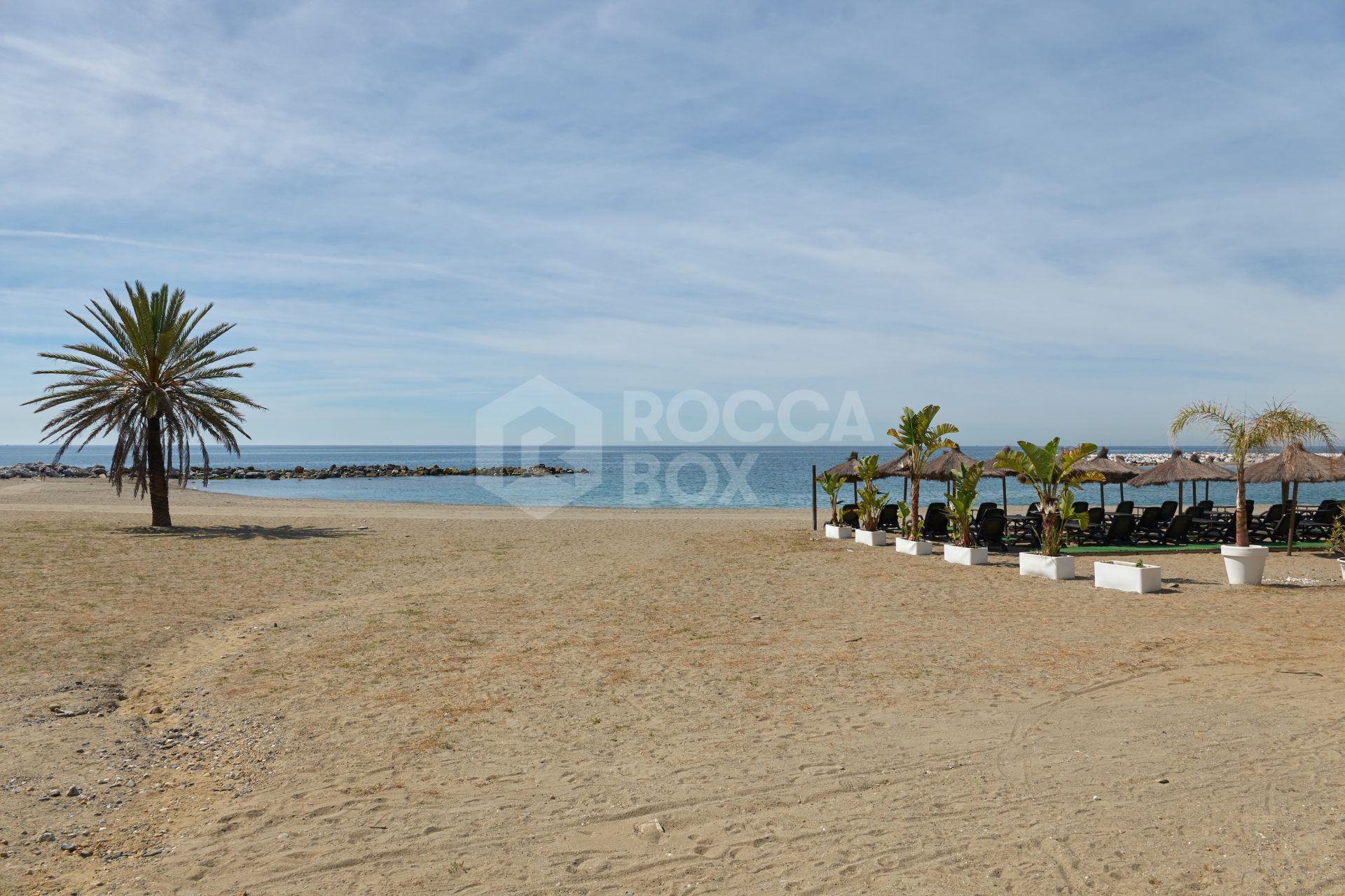 Haven of tranquility with lake views in Nueva Andalucía