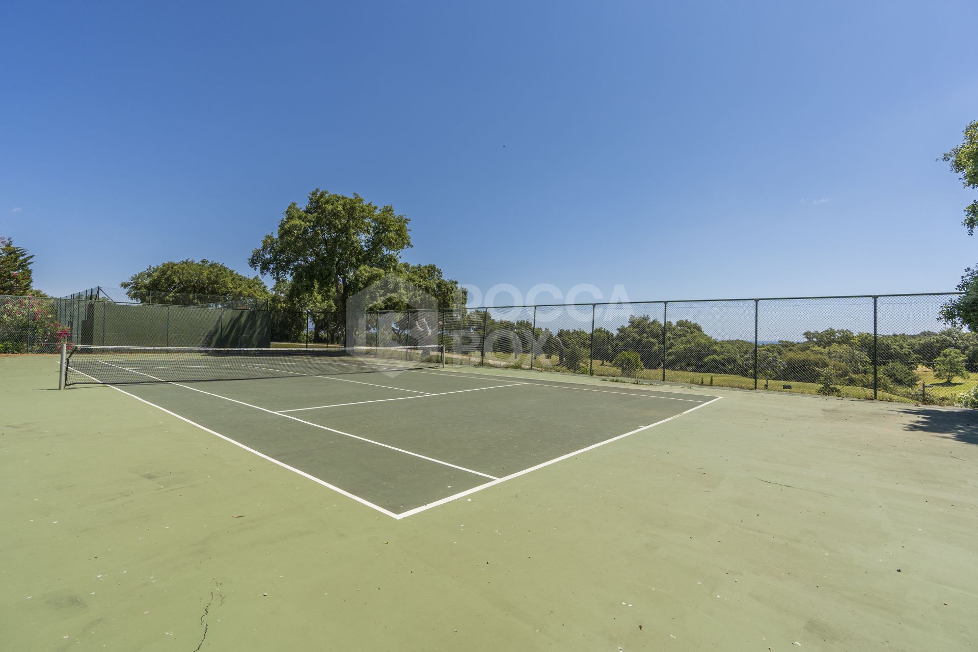 Exquisite apartment with front line golf