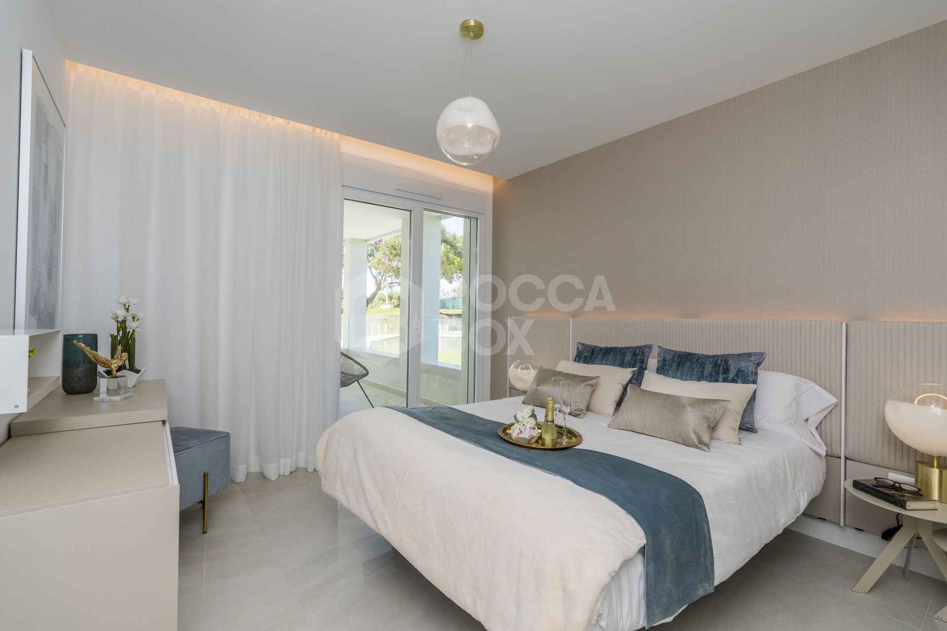 Exquisite apartment with front line golf