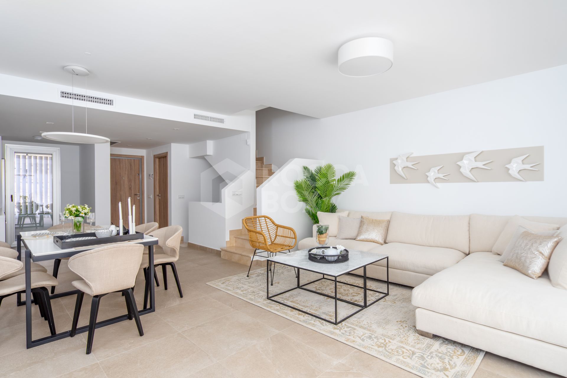 Elegant townhouse with front line golf