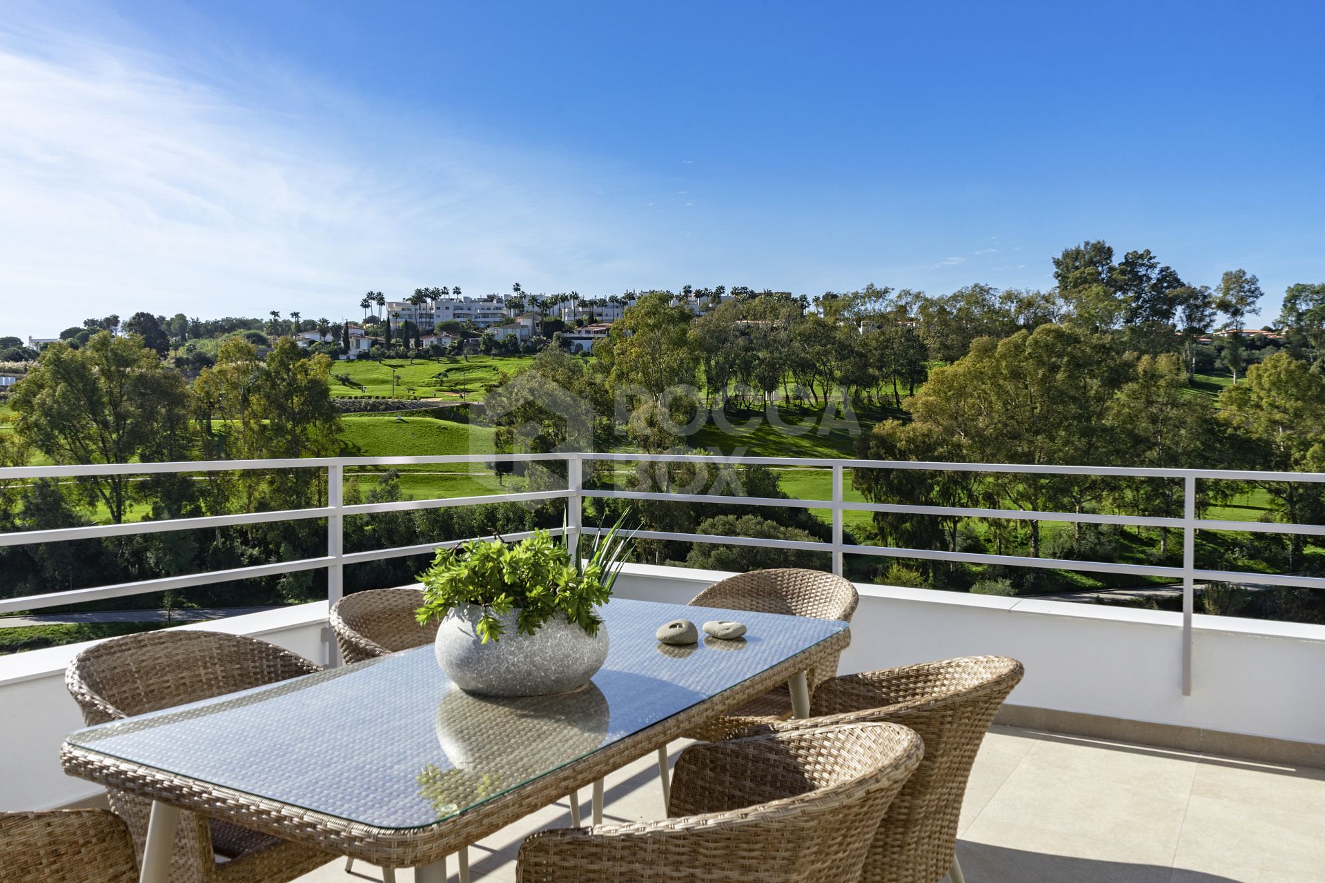 Elegant townhouse with front line golf