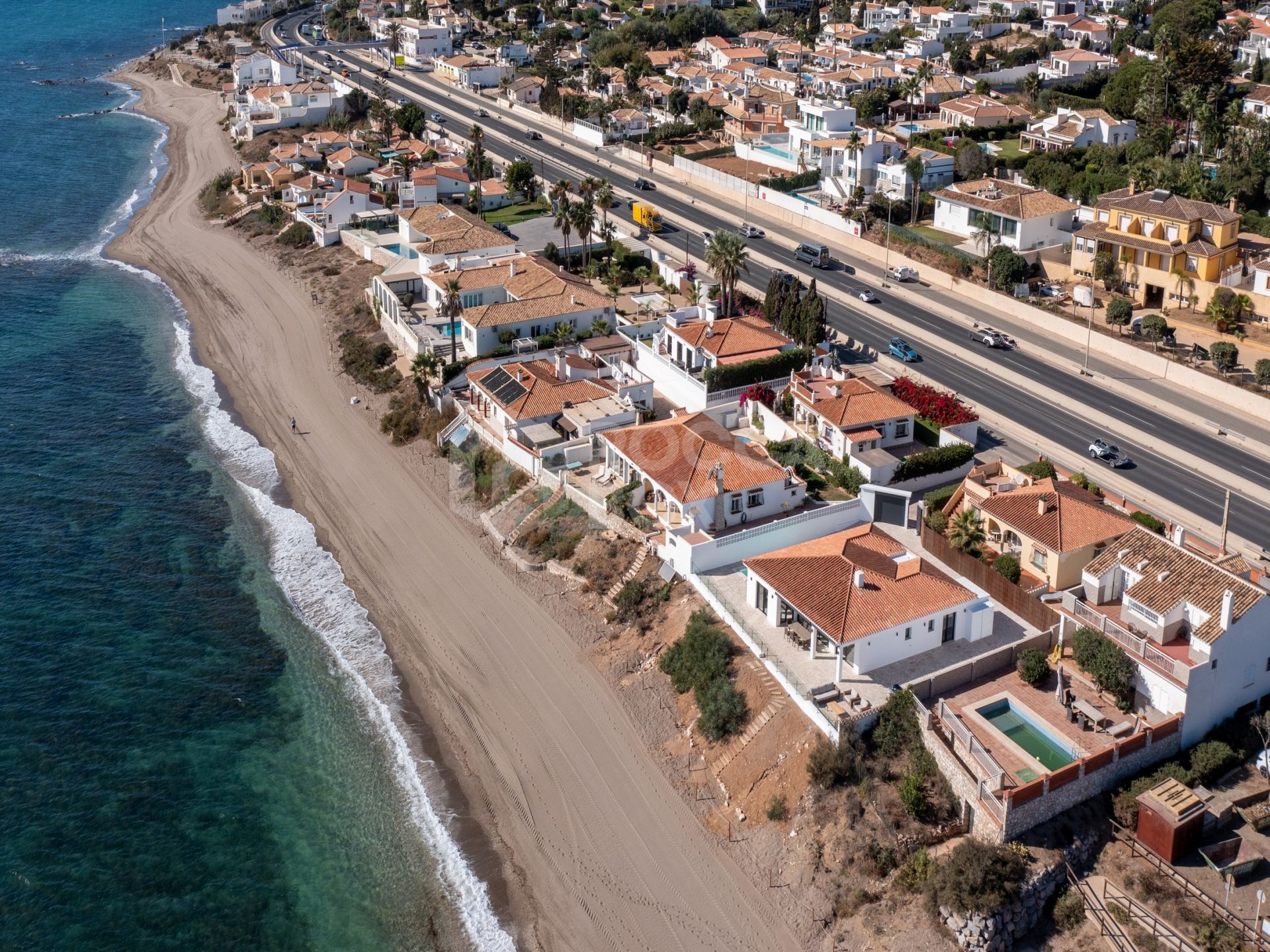 Seaside Bliss: Exquisite Villa with Unobstructed First-Line Sea Views