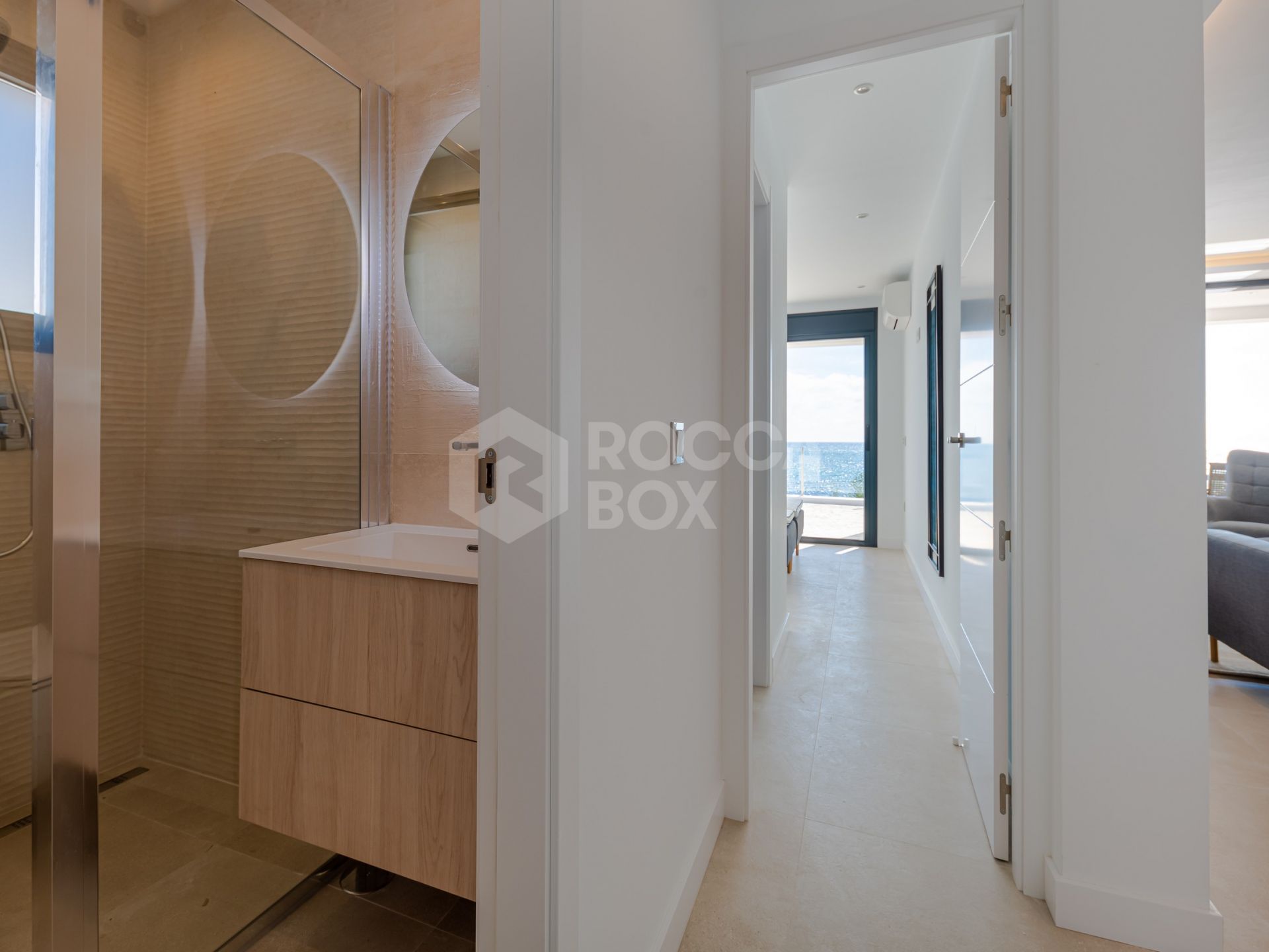 Seaside Bliss: Exquisite Villa with Unobstructed First-Line Sea Views