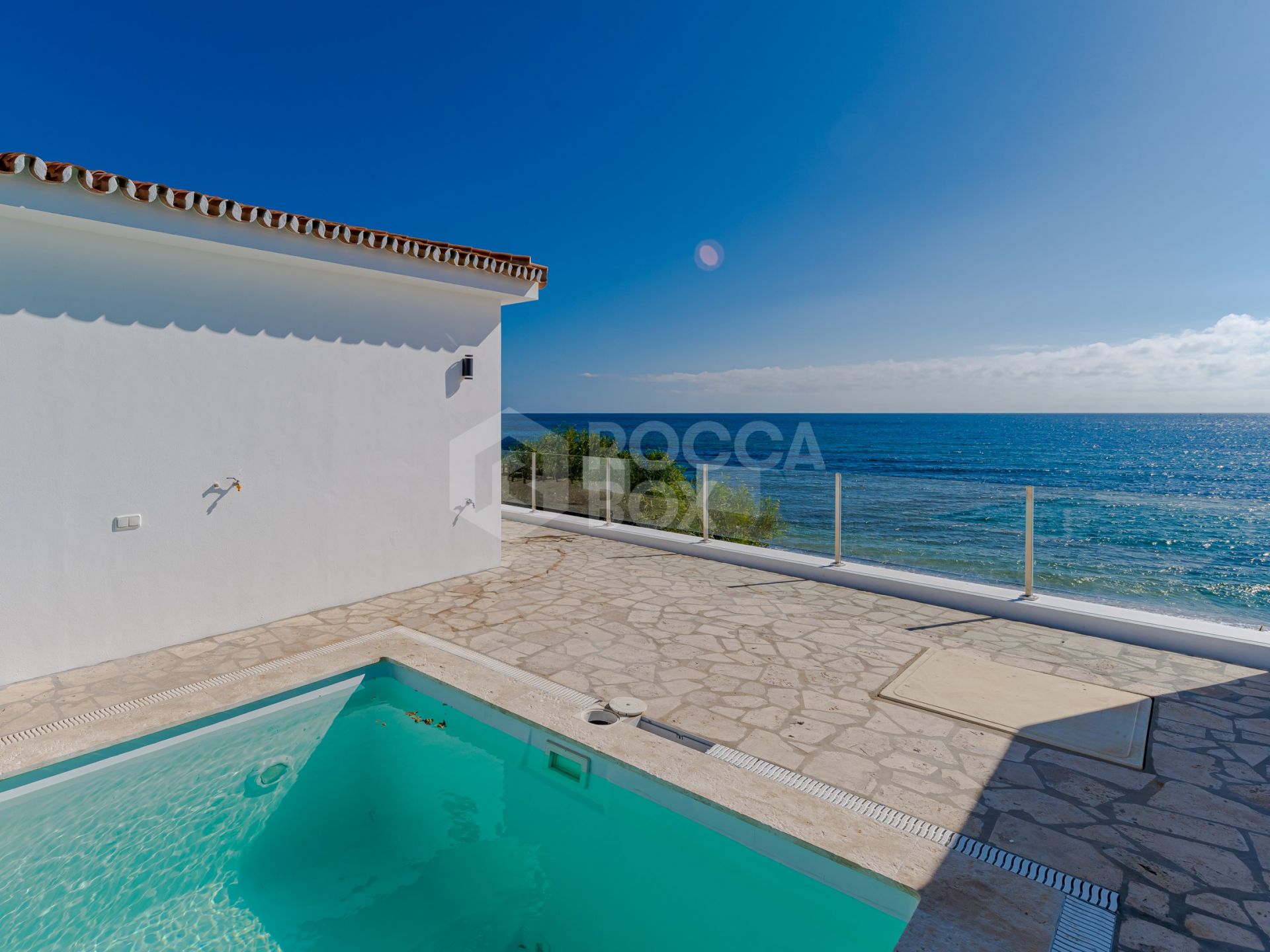 Seaside Bliss: Exquisite Villa with Unobstructed First-Line Sea Views