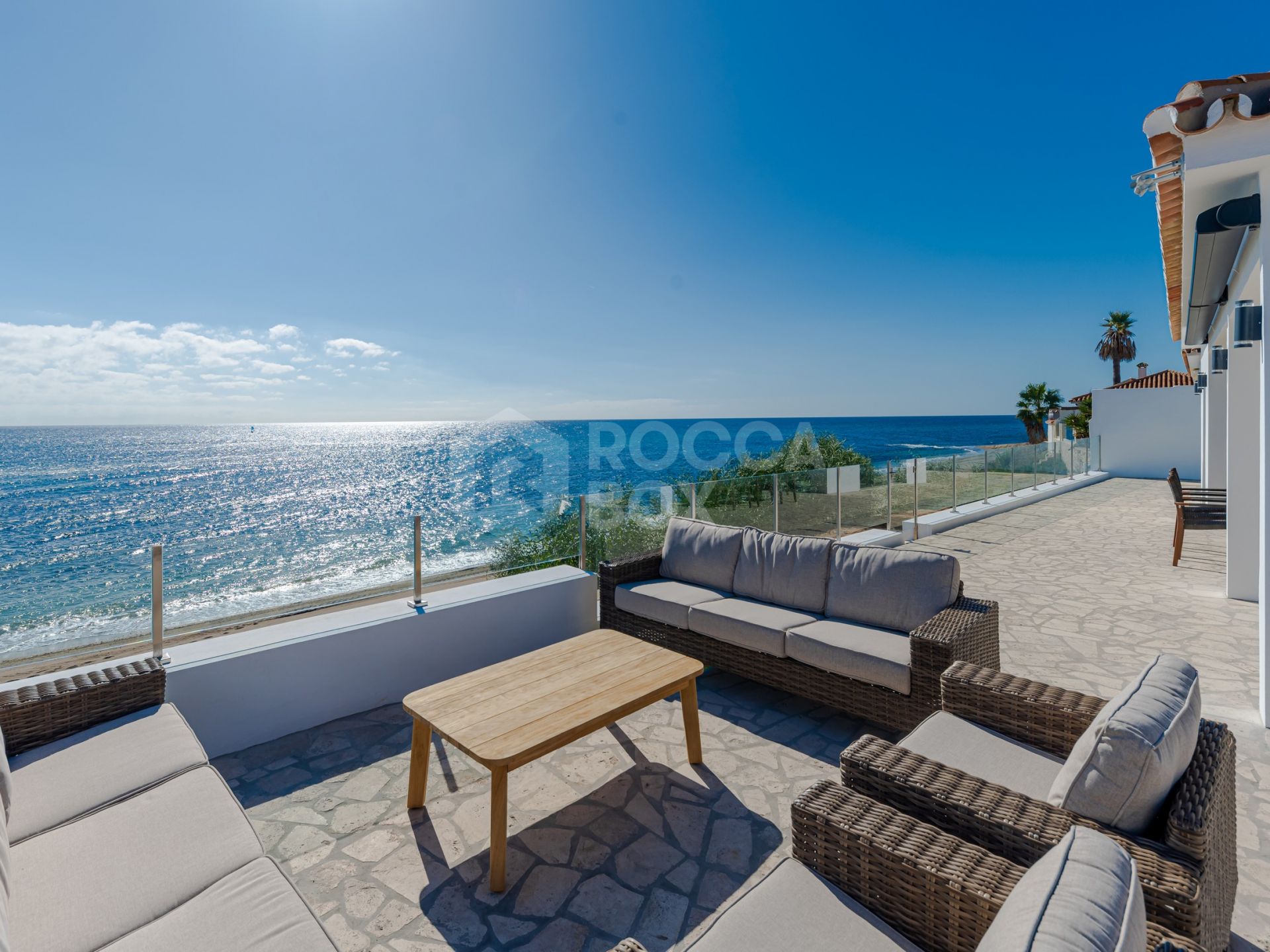 Seaside Bliss: Exquisite Villa with Unobstructed First-Line Sea Views