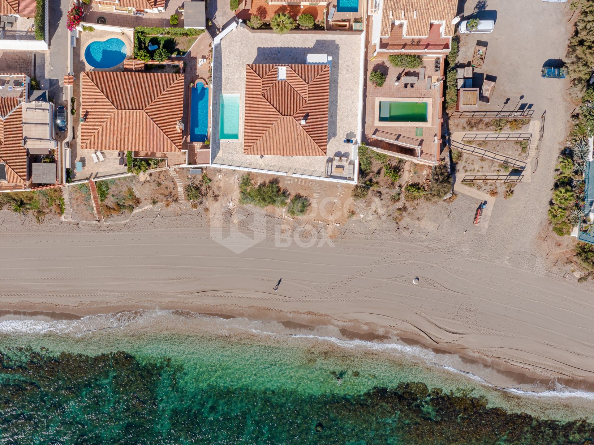 Seaside Bliss: Exquisite Villa with Unobstructed First-Line Sea Views