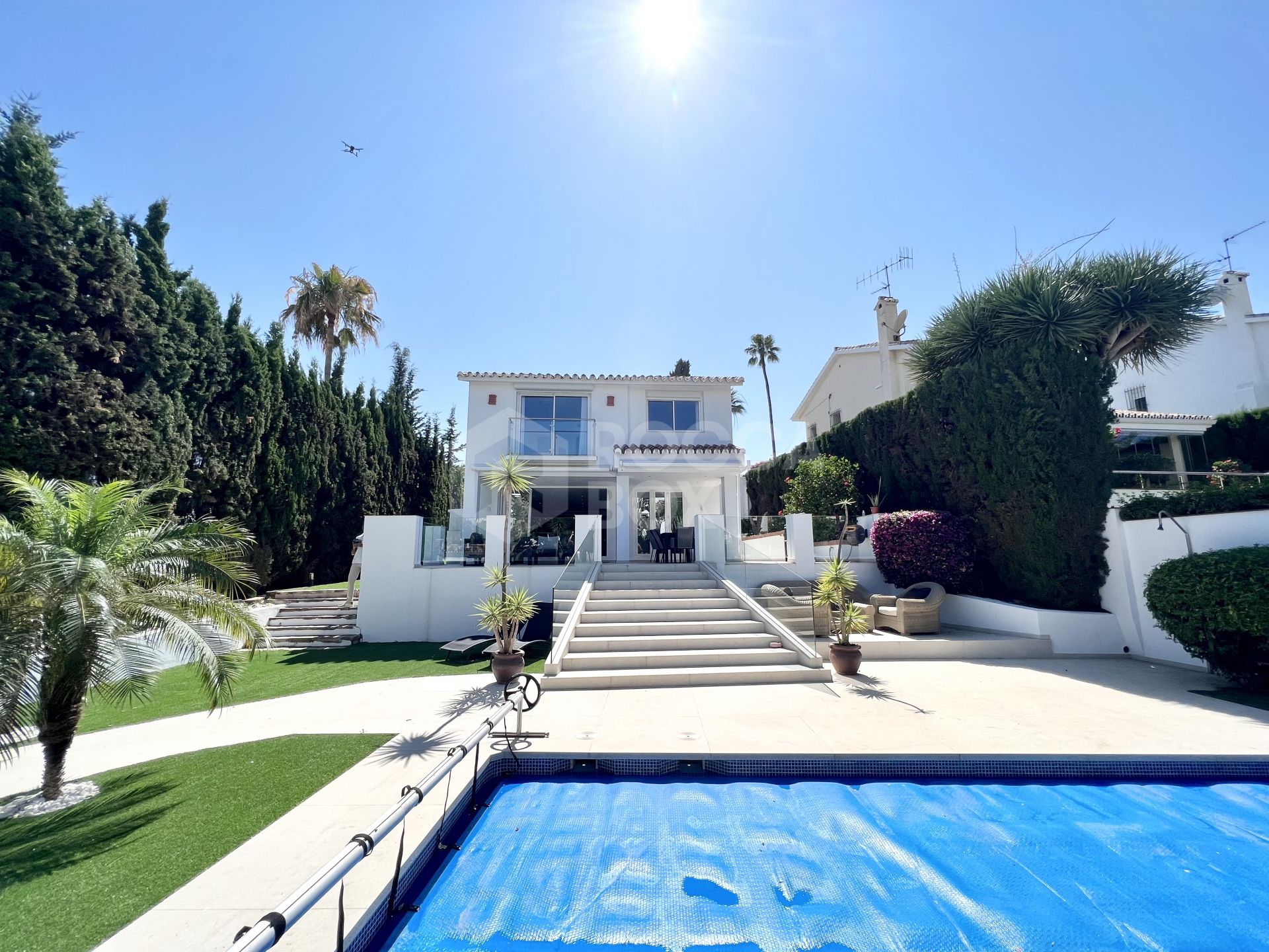 Exquisite Renovated Villa in the Heart of Nueva Andalucía with Private Pool