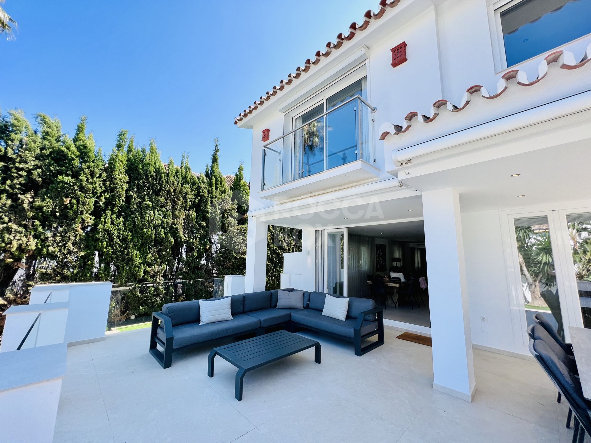 Exquisite Renovated Villa in the Heart of Nueva Andalucía with Private Pool