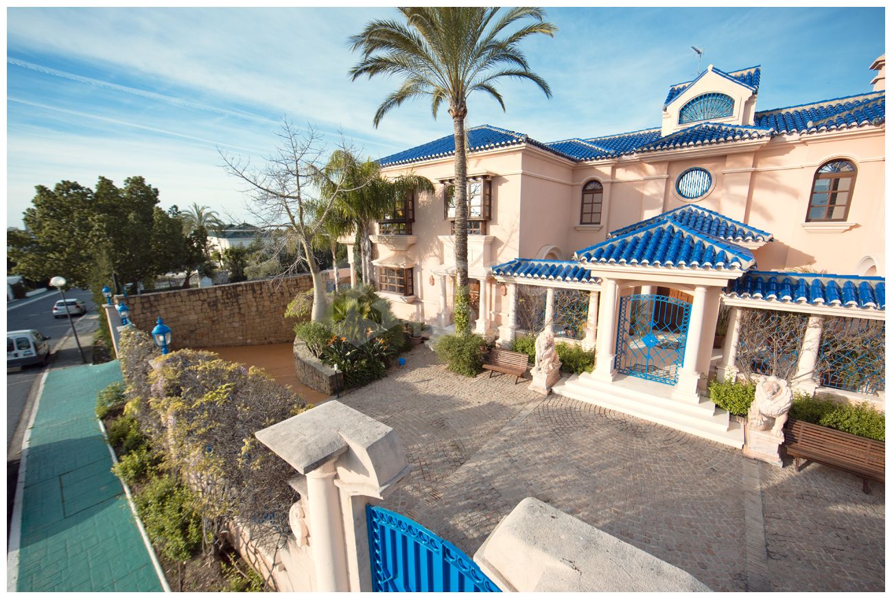 Luxury classic mansion in Marbella