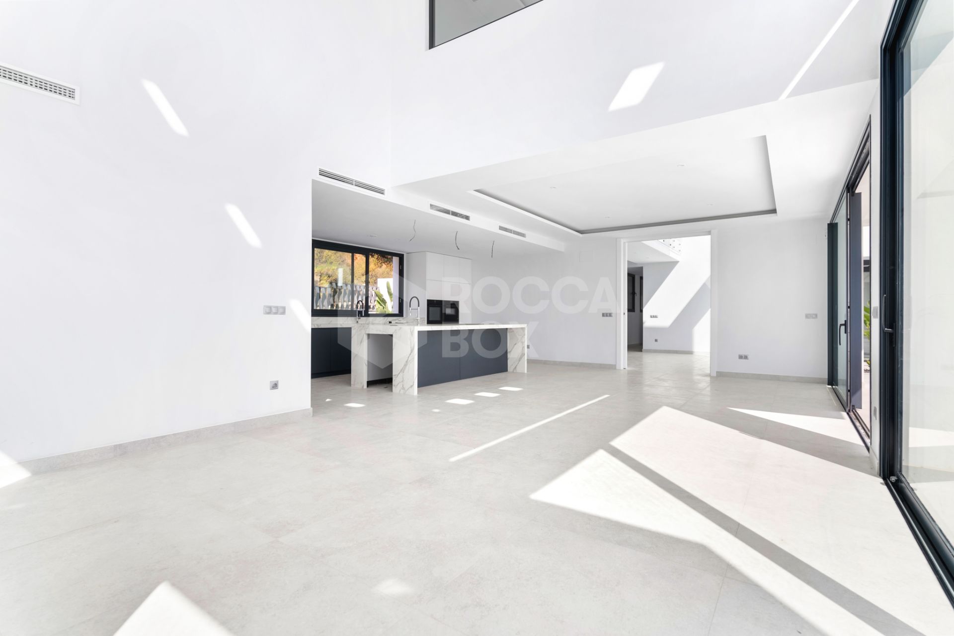 Luxurious Modern Villa with Panoramic Views in Monte Mayor