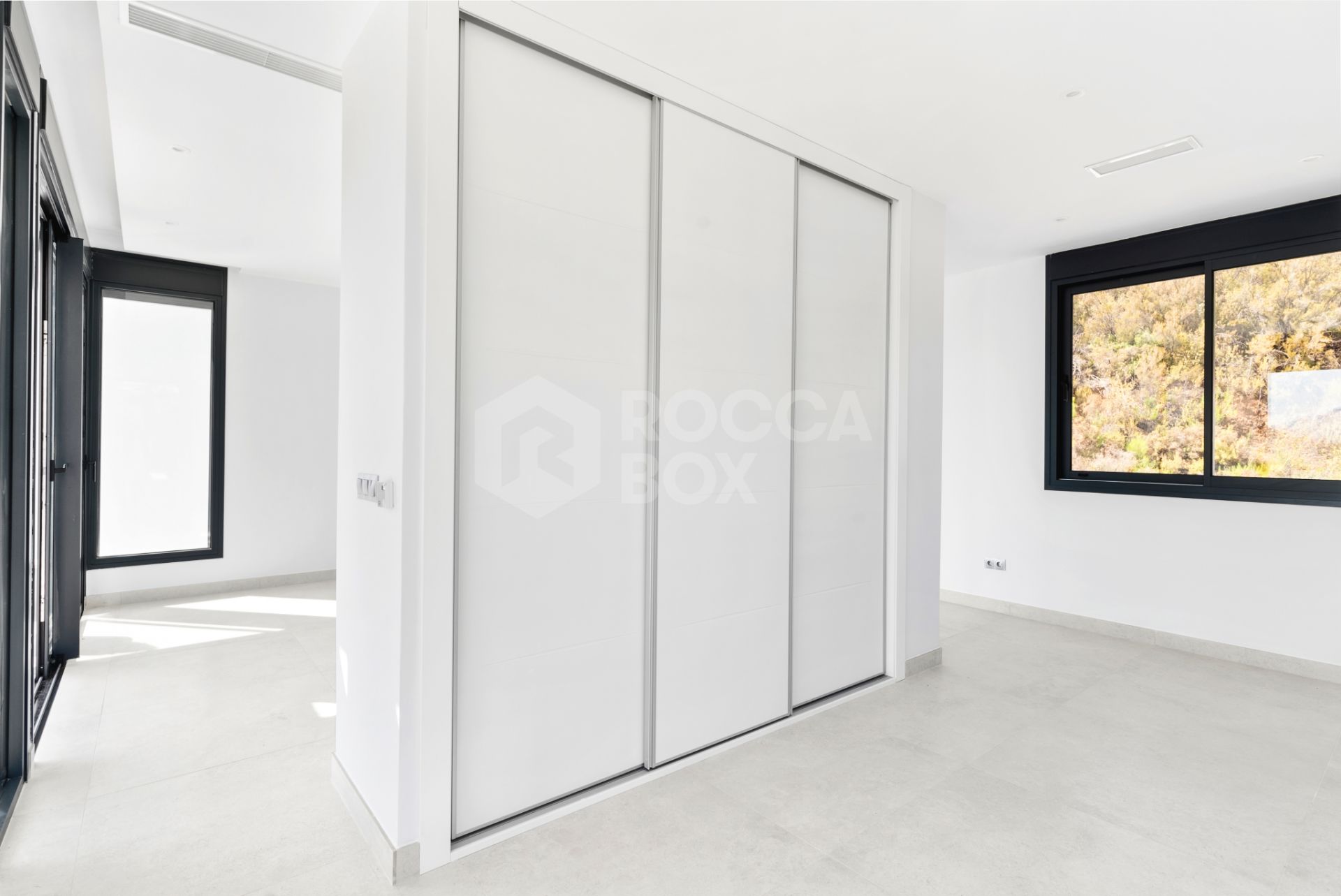 Luxurious Modern Villa with Panoramic Views in Monte Mayor