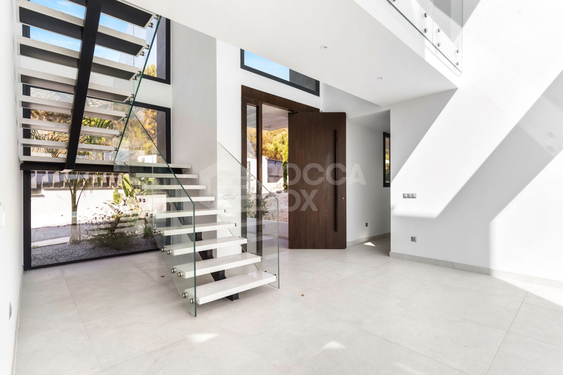 Luxurious Modern Villa with Panoramic Views in Monte Mayor