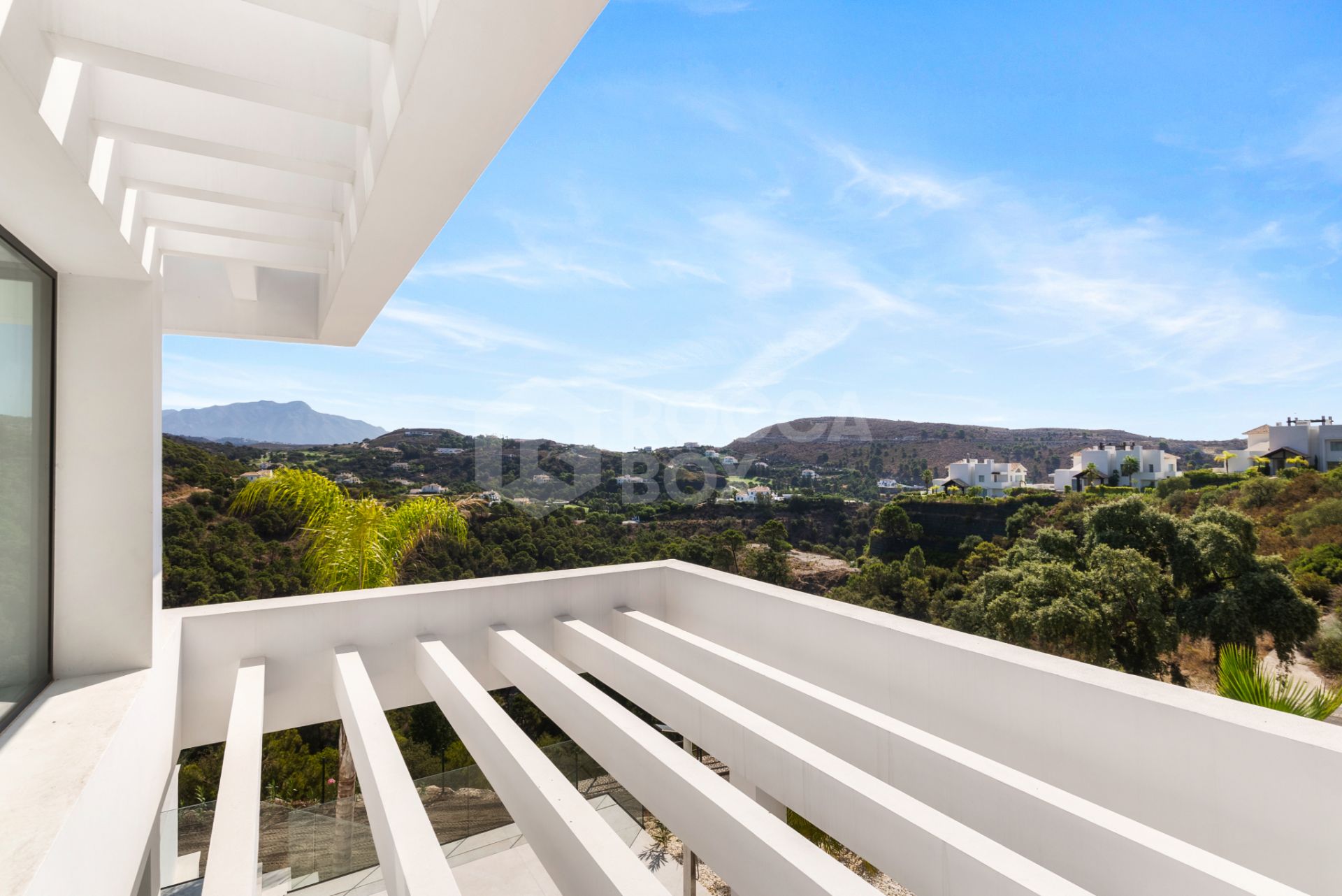 Luxurious Modern Villa with Panoramic Views in Monte Mayor