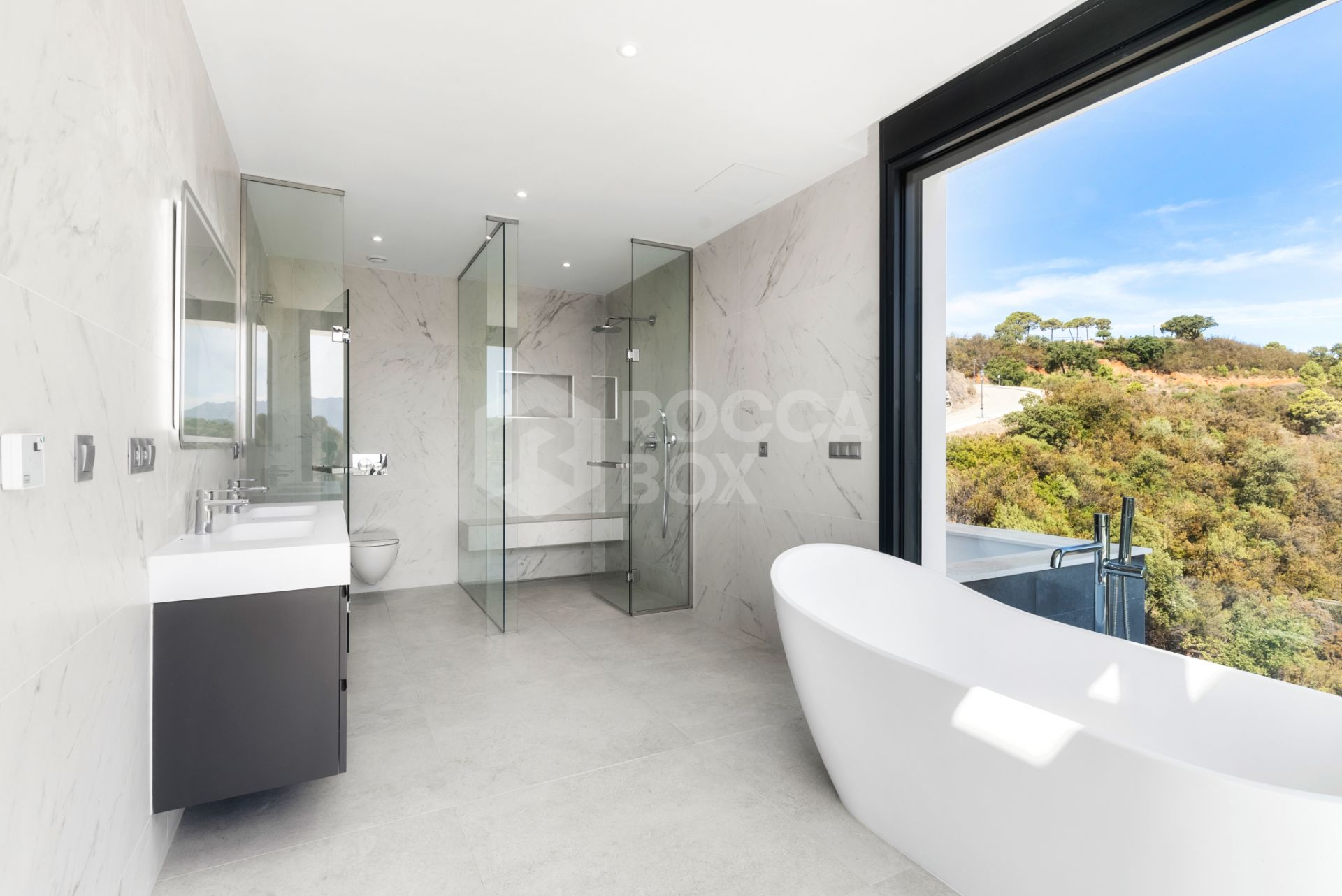 Luxurious Modern Villa with Panoramic Views in Monte Mayor