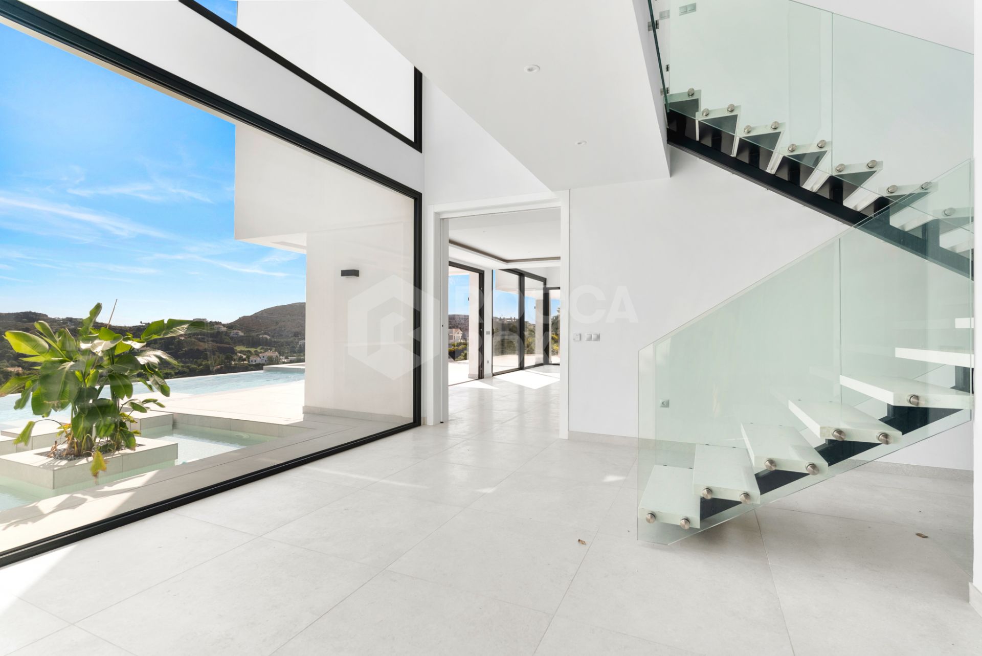 Luxurious Modern Villa with Panoramic Views in Monte Mayor