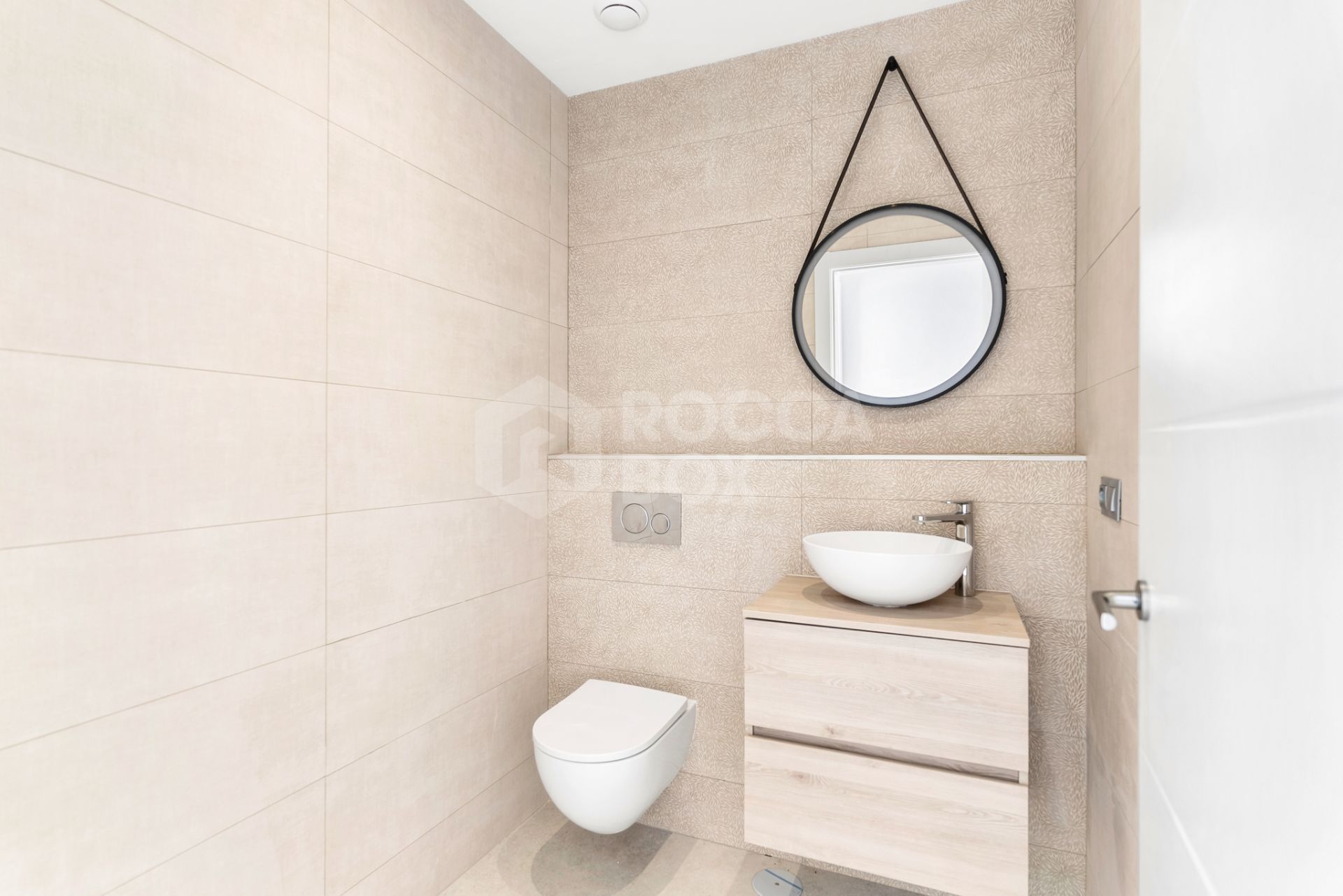Luxurious Modern Villa with Panoramic Views in Monte Mayor