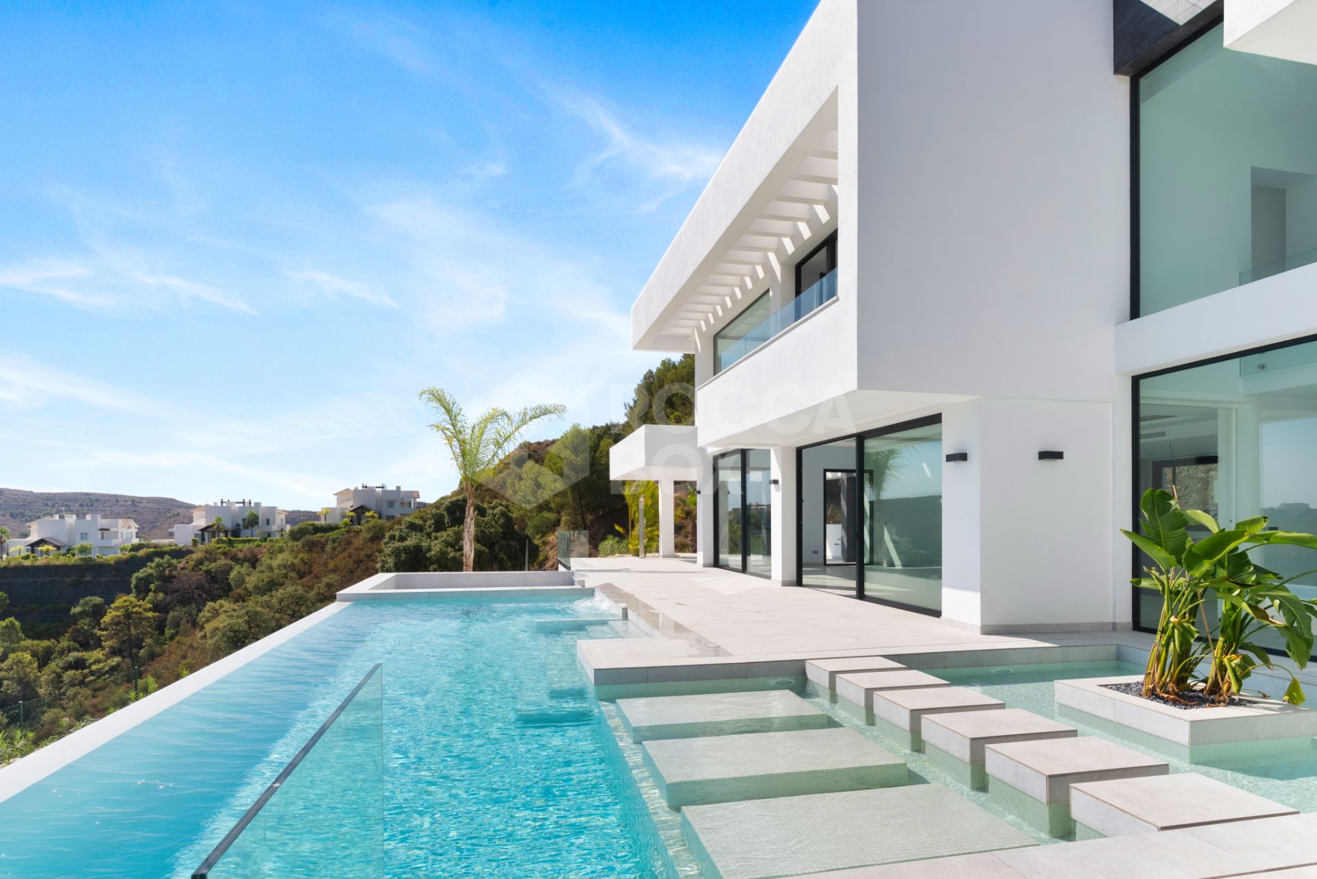 Luxurious Modern Villa with Panoramic Views in Monte Mayor