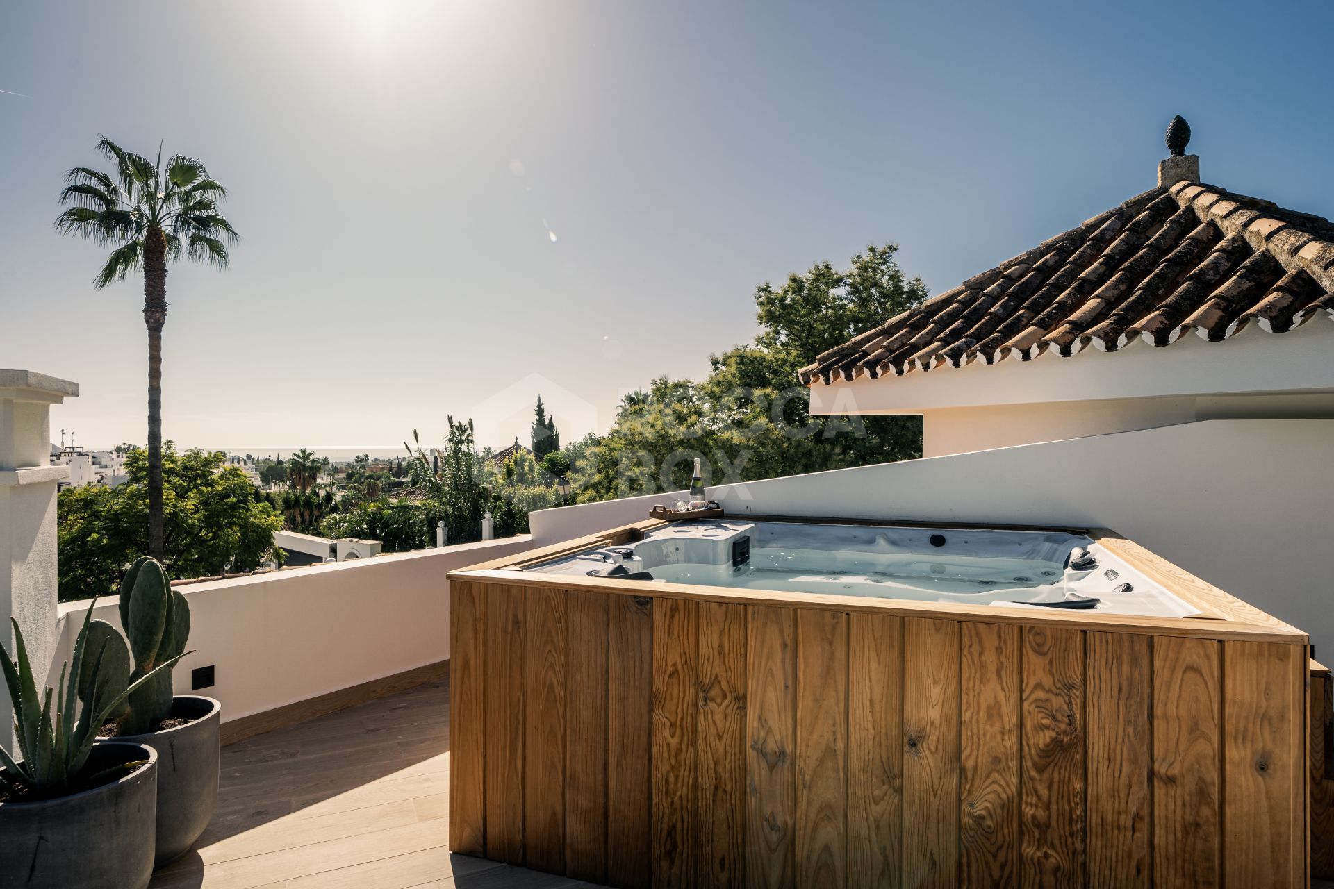 NEWLY RENOVATED VILLA IN NUEVA ANDALUCIA