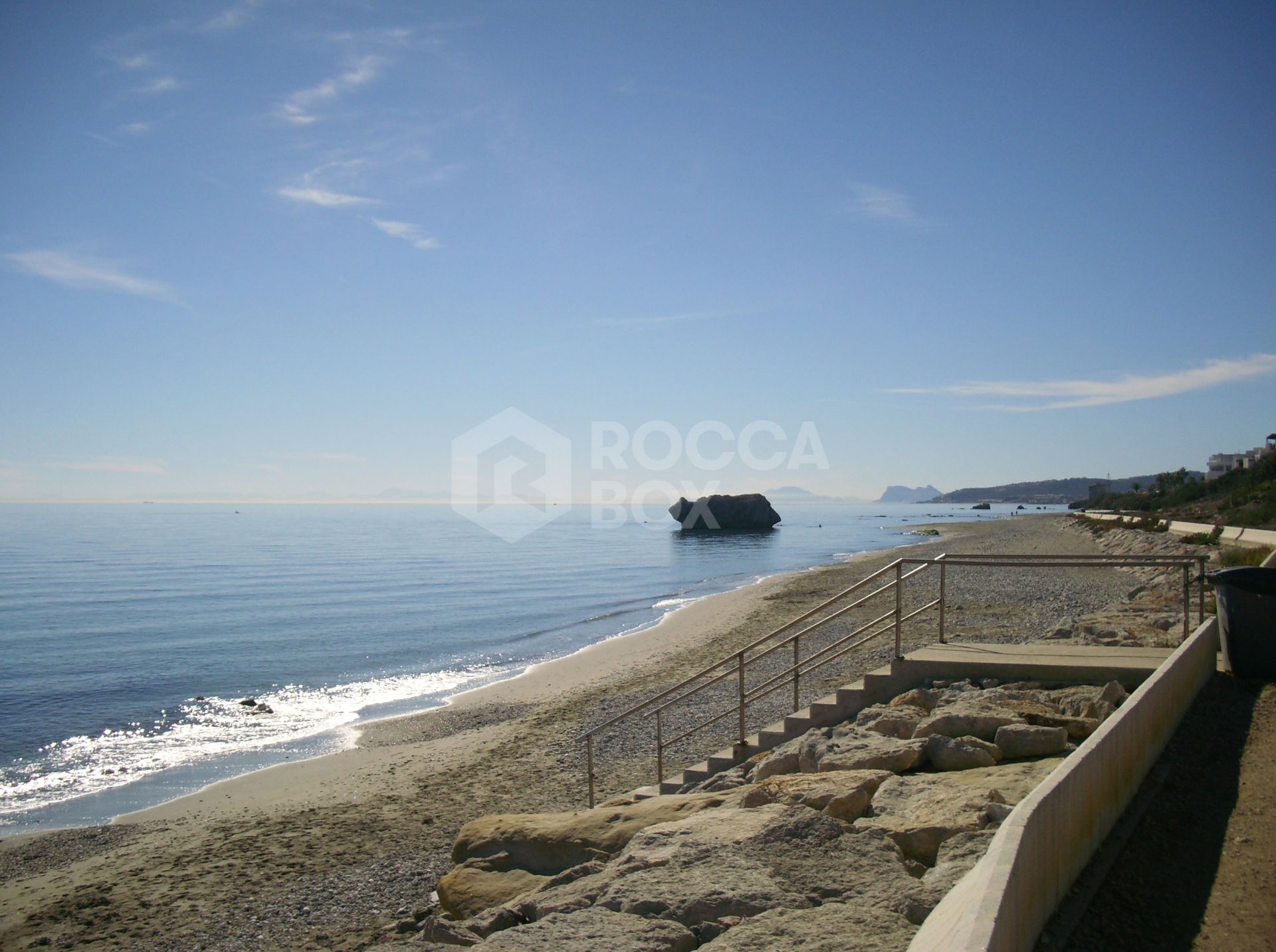 Seaside Serenity: Captivating 3-Bedroom Apartment with Mesmerizing Sea Views