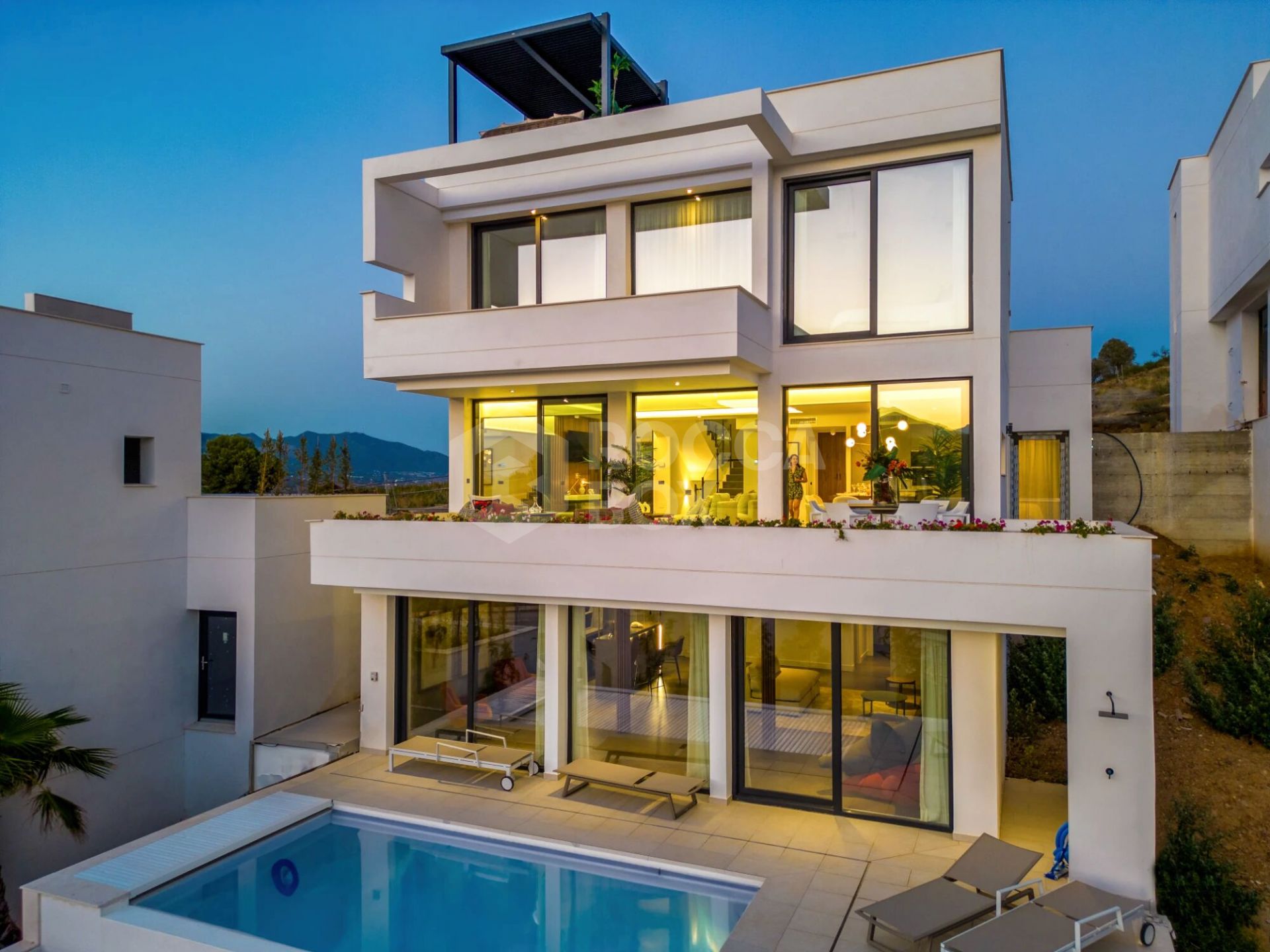 Exquisite Front Line Golf Villa with Breathtaking Views in Mijas: A Golfer's Paradise