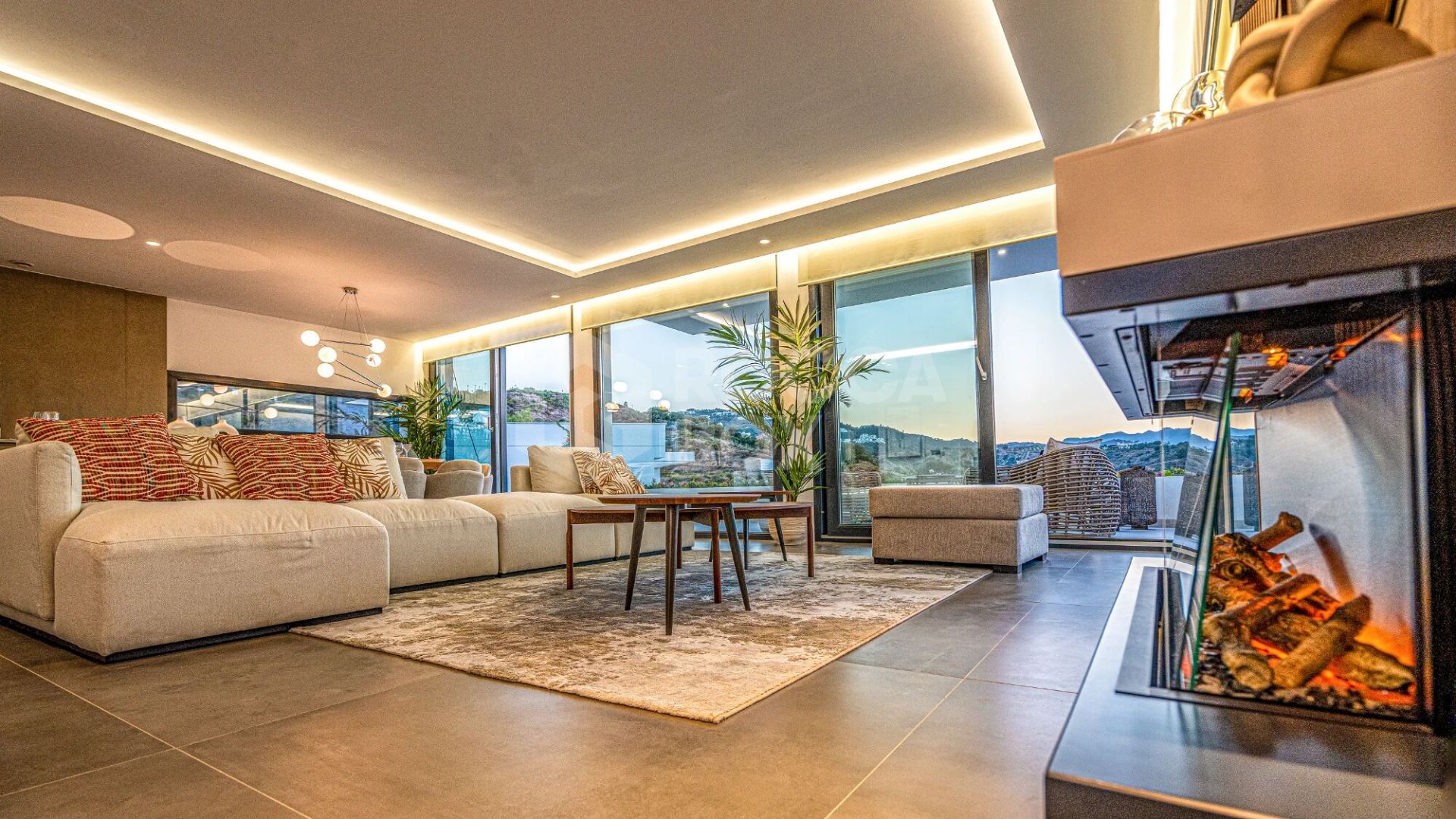 Exquisite Front Line Golf Villa with Breathtaking Views in Mijas: A Golfer's Paradise