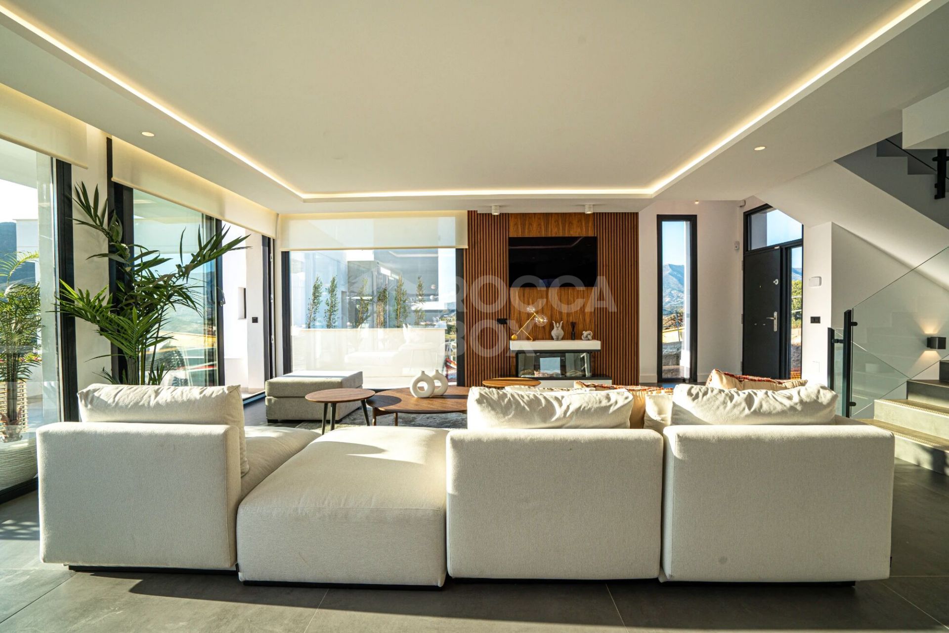 Exquisite Front Line Golf Villa with Breathtaking Views in Mijas: A Golfer's Paradise