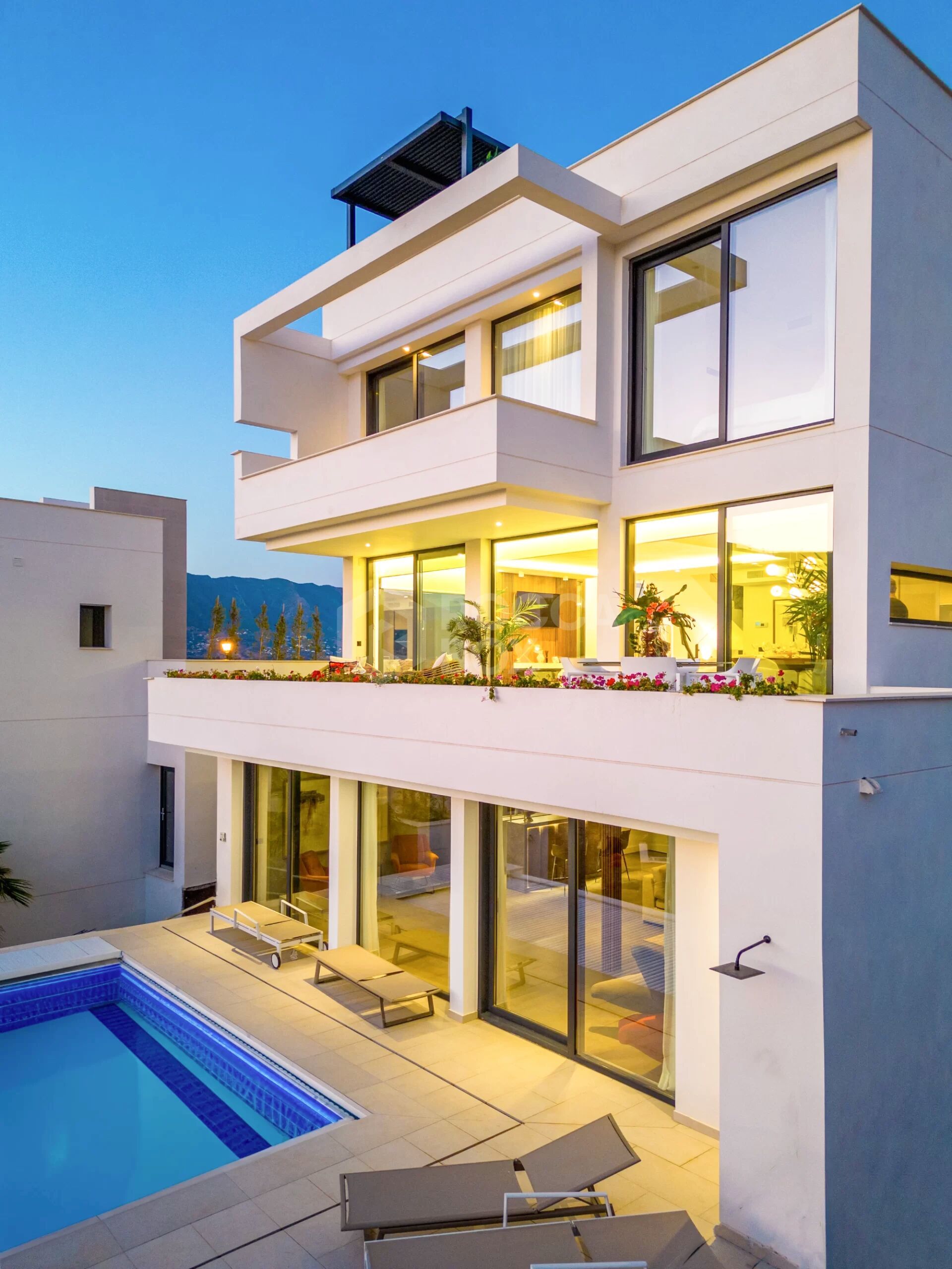 Exquisite Front Line Golf Villa with Breathtaking Views in Mijas: A Golfer's Paradise