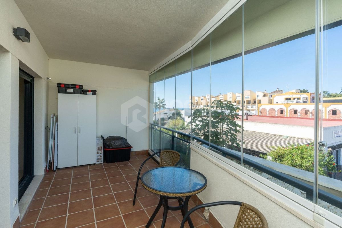 APARTMENT WITH SEA VIEWS IN THE NEW GOLDEN MILE