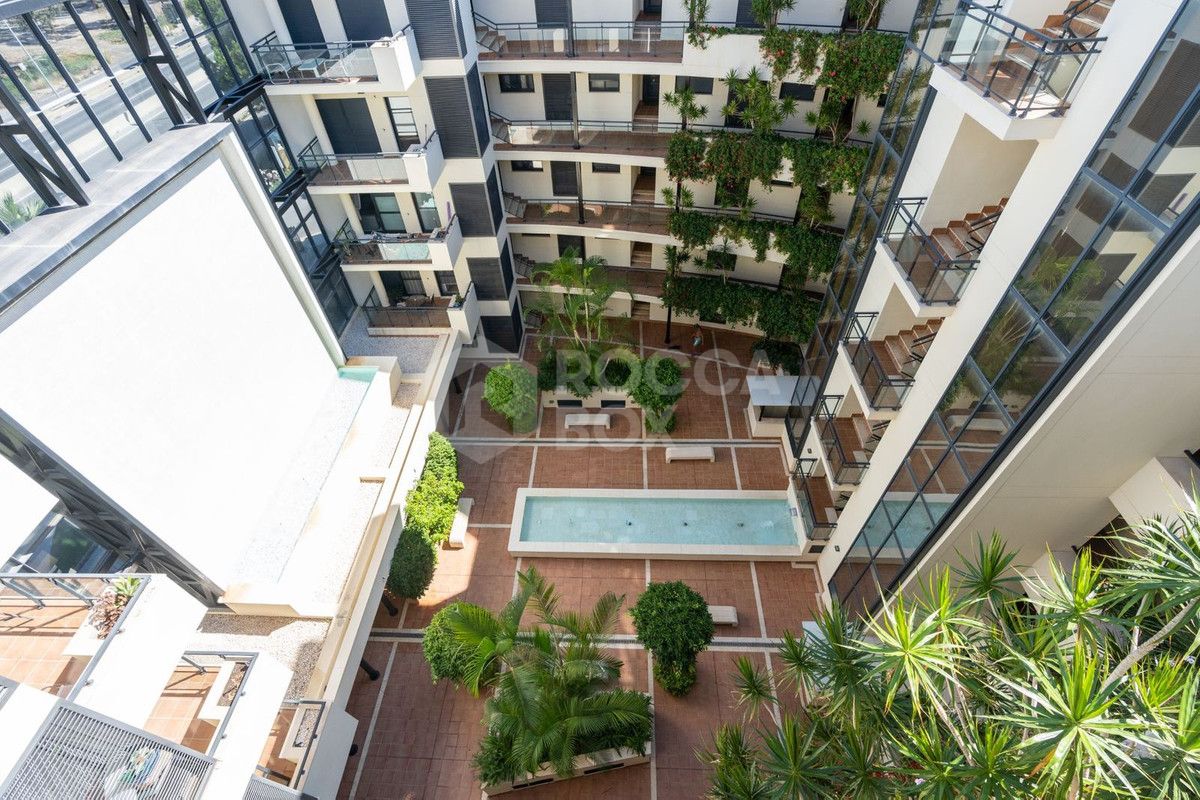 APARTMENT WITH SEA VIEWS IN THE NEW GOLDEN MILE