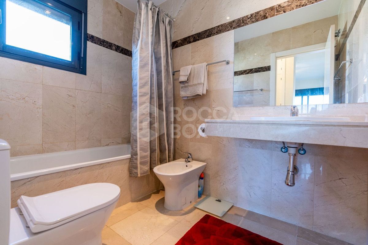 APARTMENT WITH SEA VIEWS IN THE NEW GOLDEN MILE